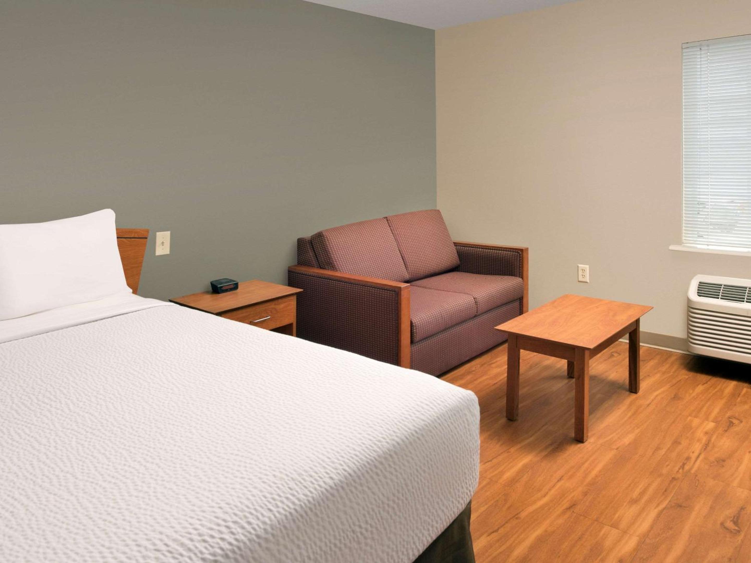 Queen Suite - Non-Smoking photo 1