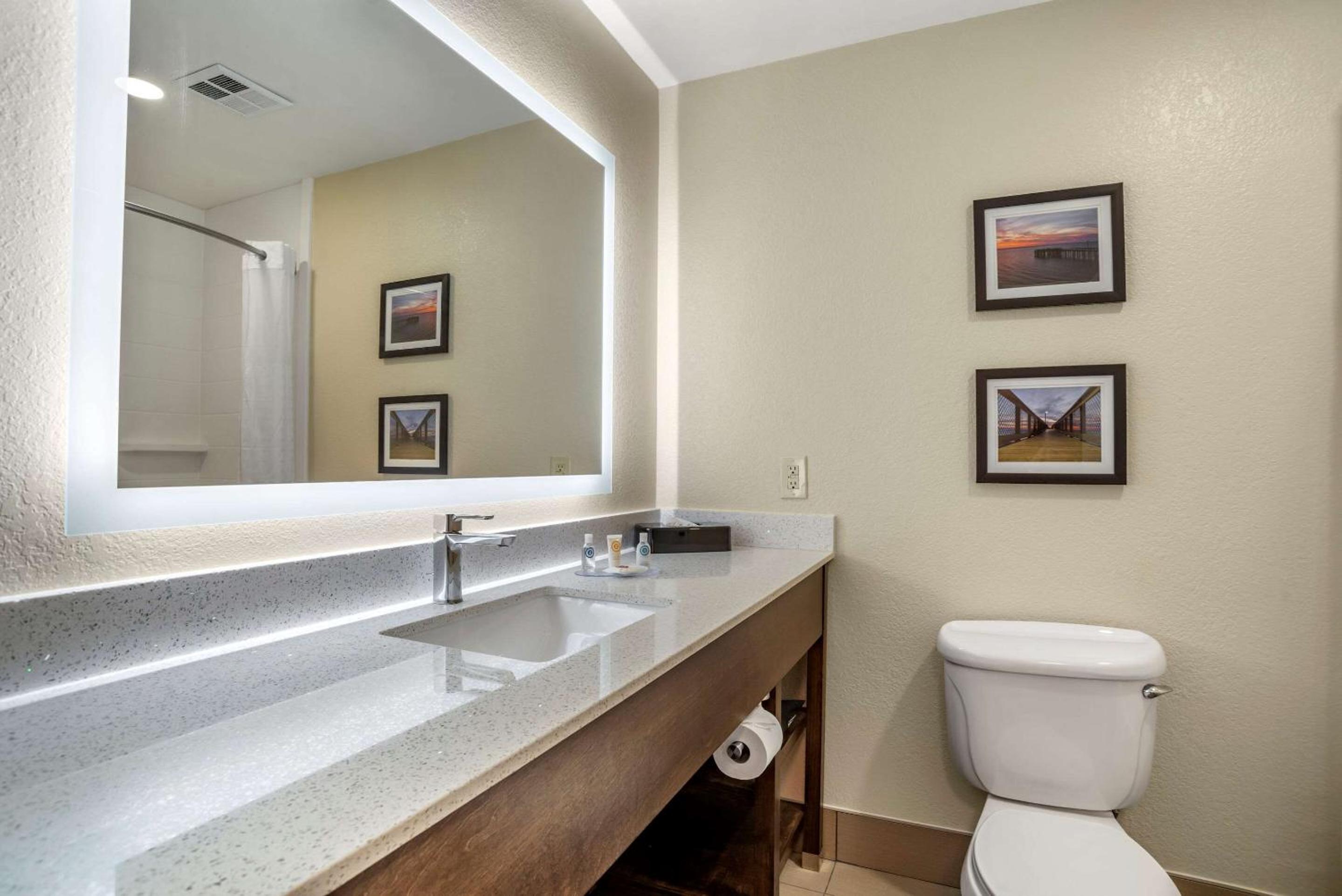 King Room - Non-Smoking - Photo 2