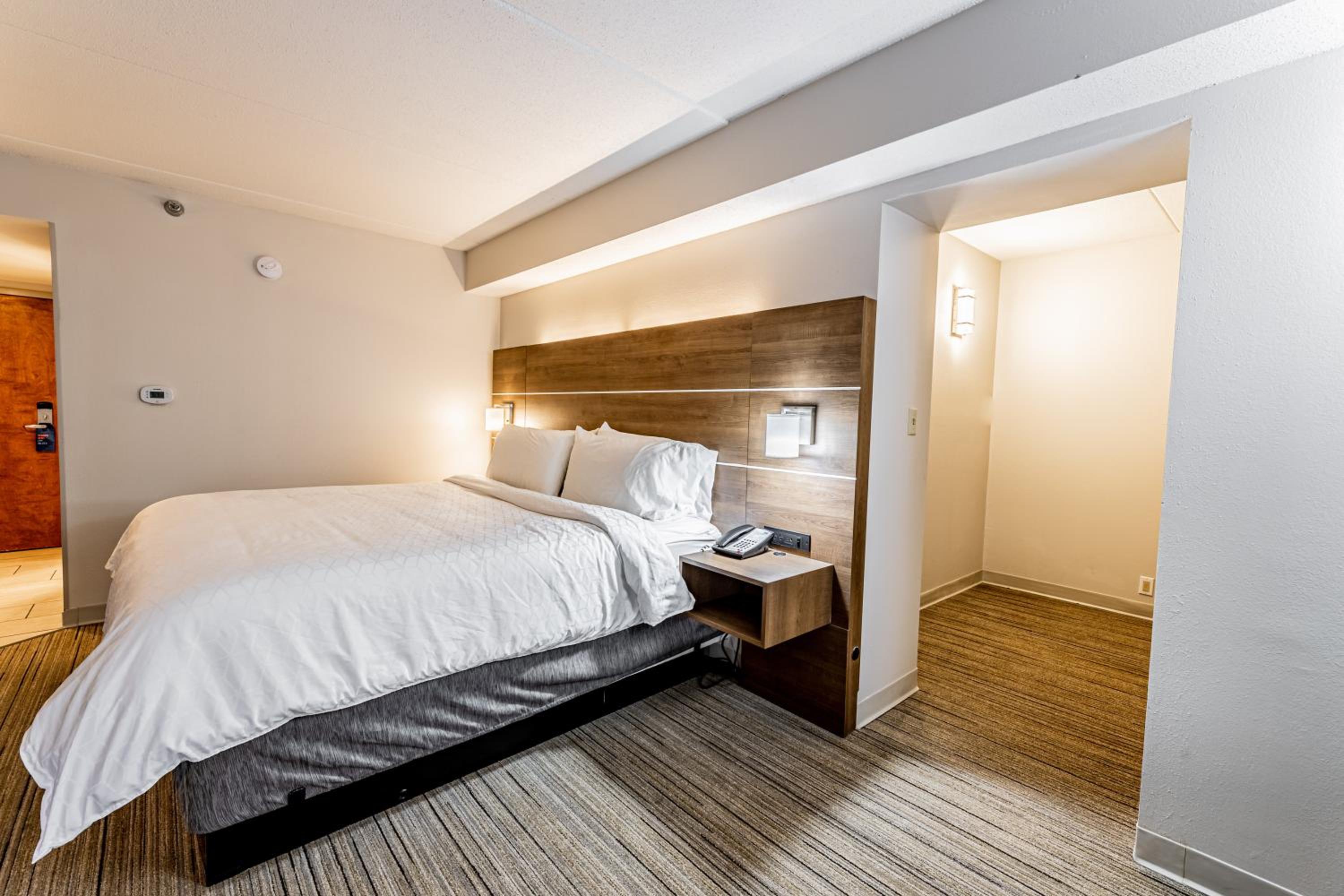 Standard King Room - Photo 4