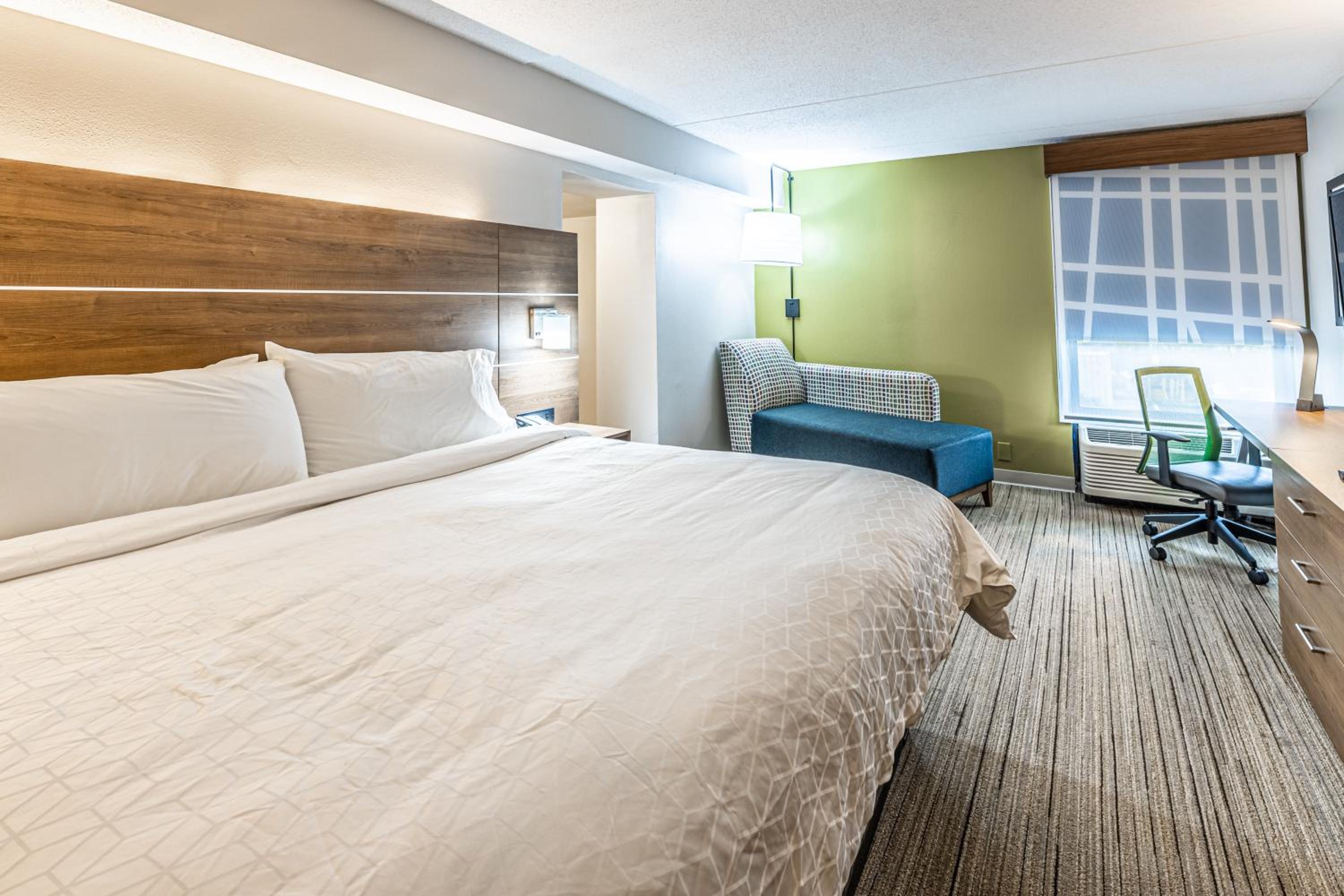Standard King Room - Photo 7