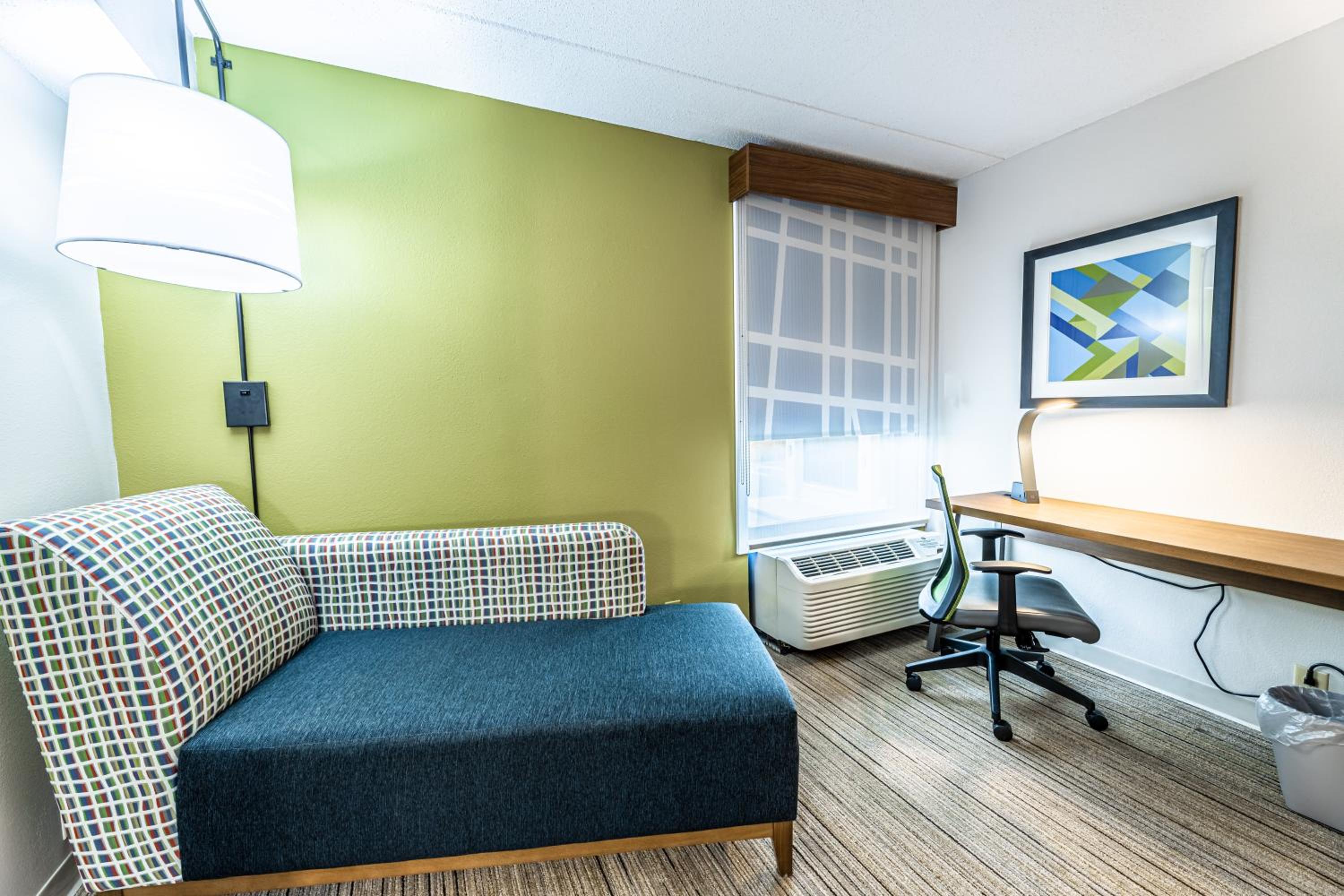 Standard King Room - Photo 3
