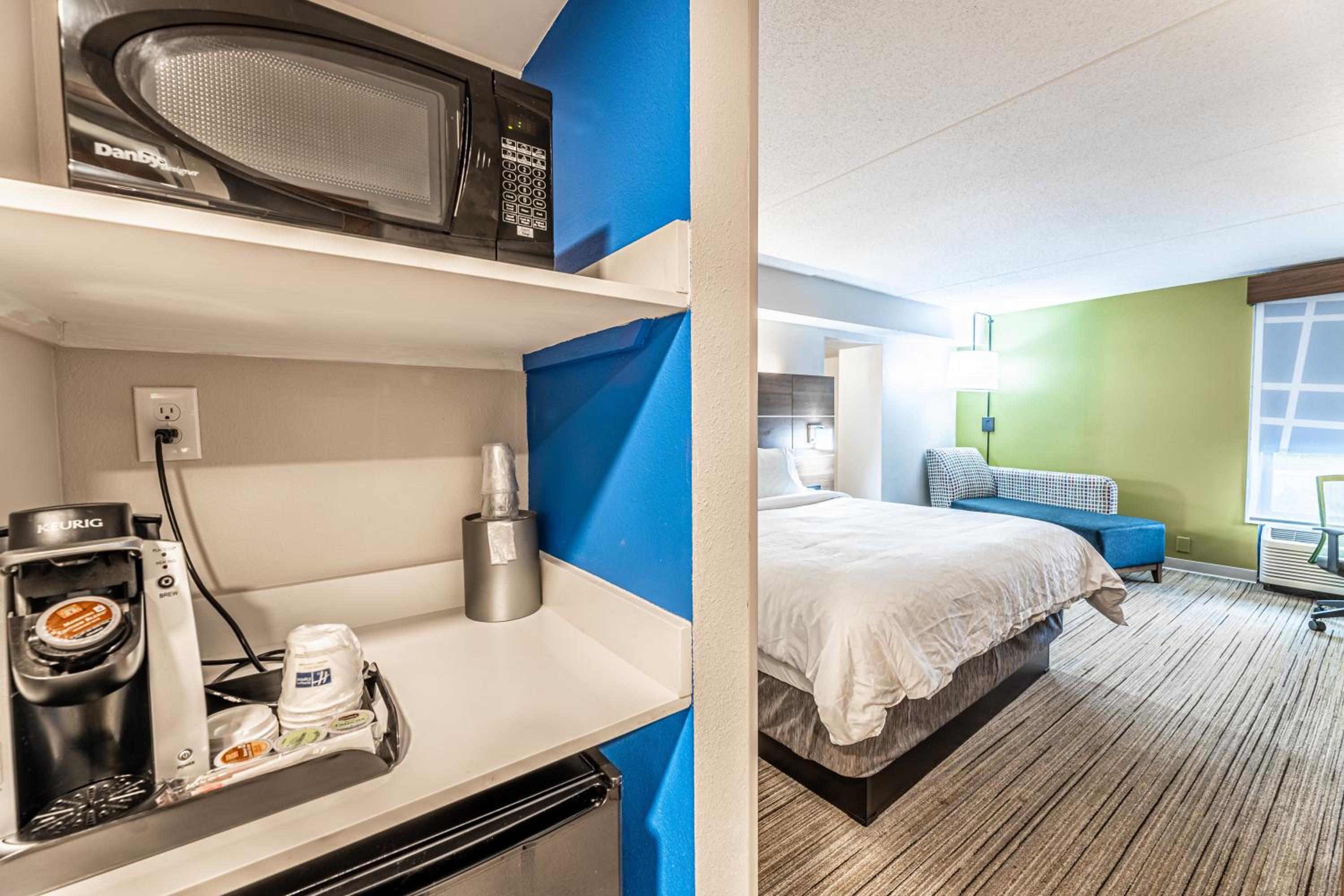 Executive King Room - Non-Smoking - Photo 13