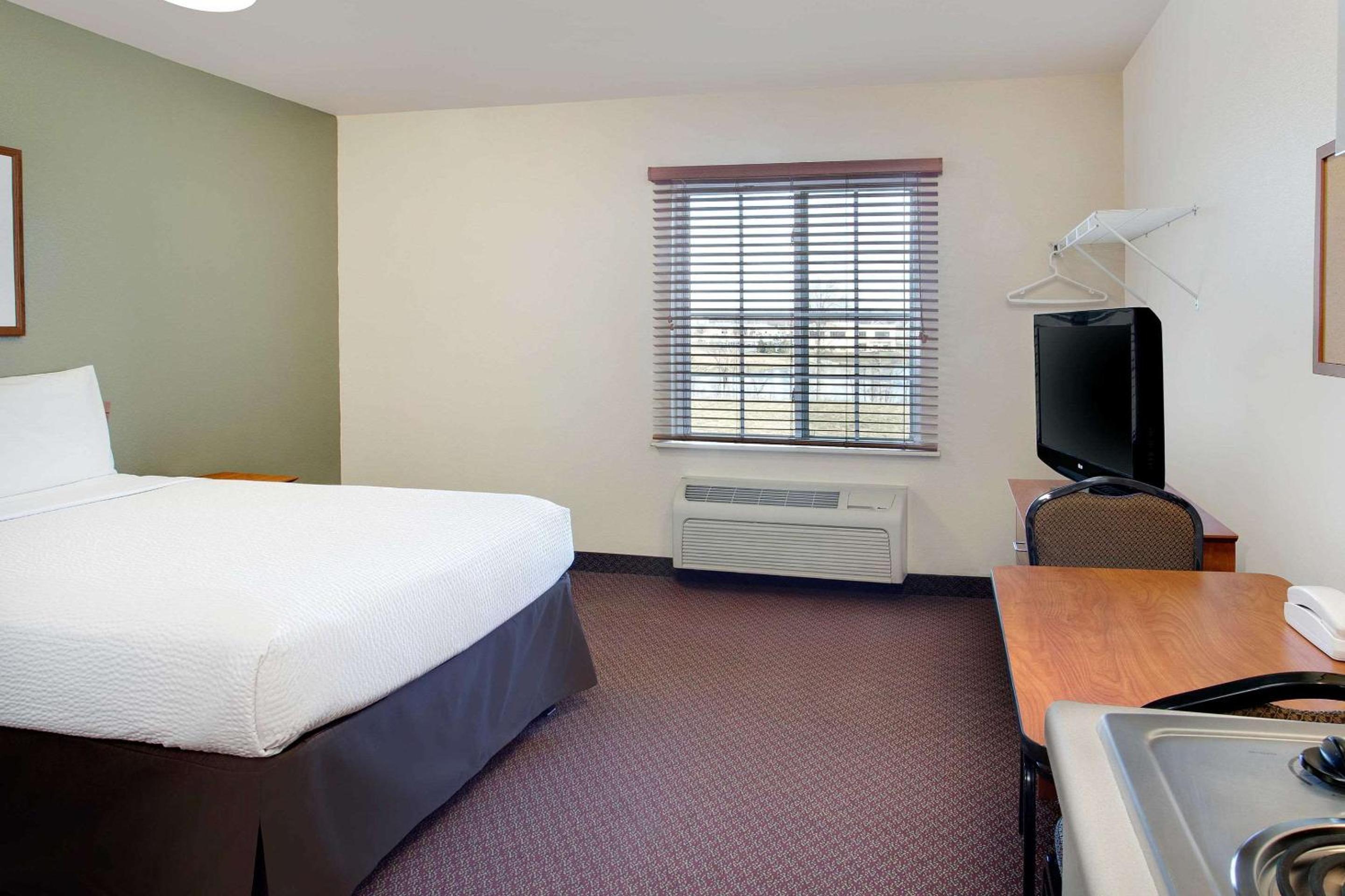 Standard Double Room with Roll-In Shower - Disability Access/Non-Smoking  photo 1