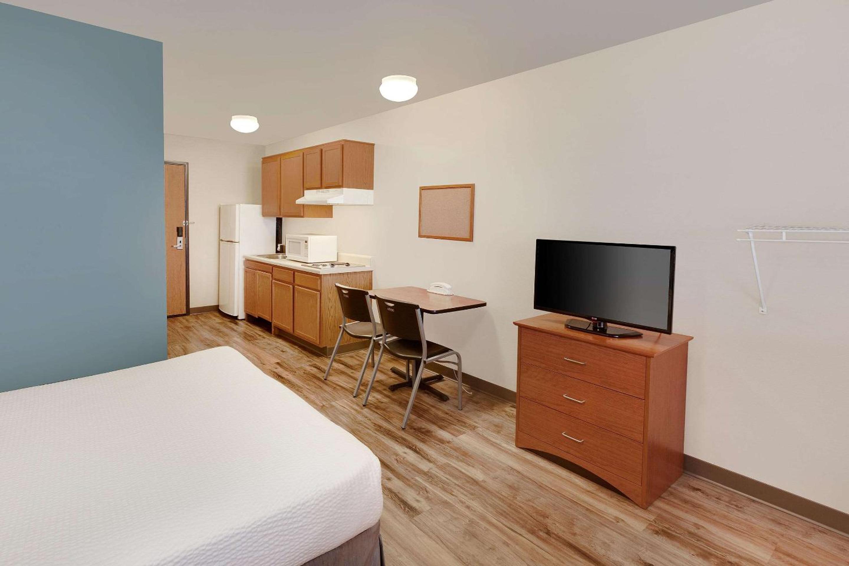 Standard Double Room with Roll-In Shower - Disability Access/Non-Smoking  photo 1