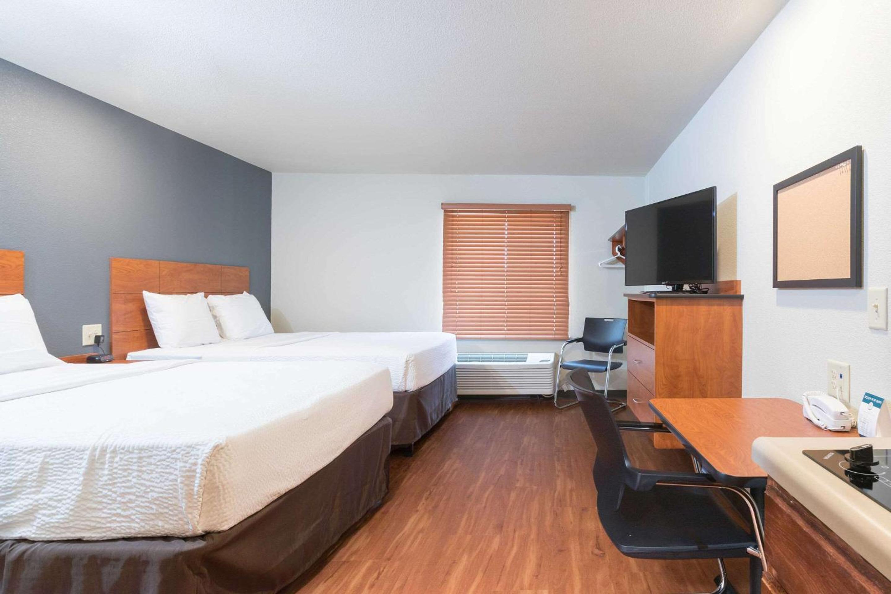 Standard Queen Room with Two Queen Beds - Non-Smoking photo 1