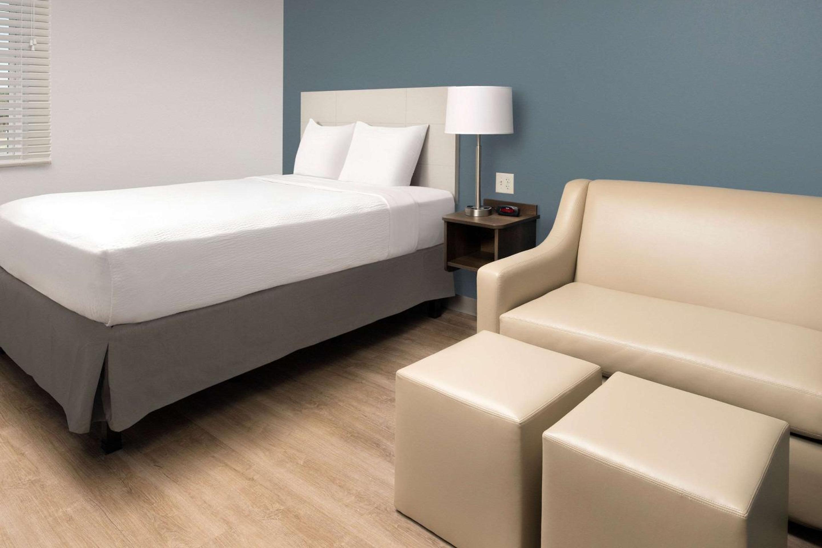 Queen Room  with Tub - Disability Access/Non-Smoking photo 2
