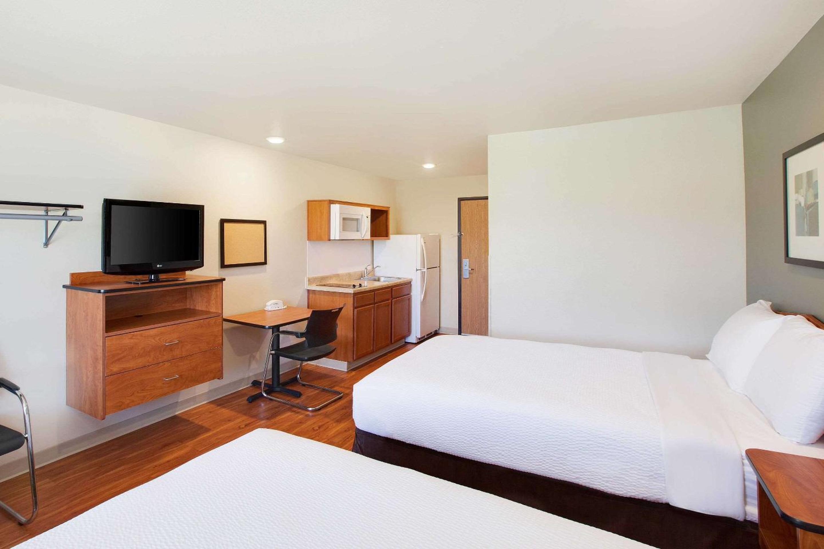 Double Room with Two Double Beds - Accessible/Non-Smoking photo 2