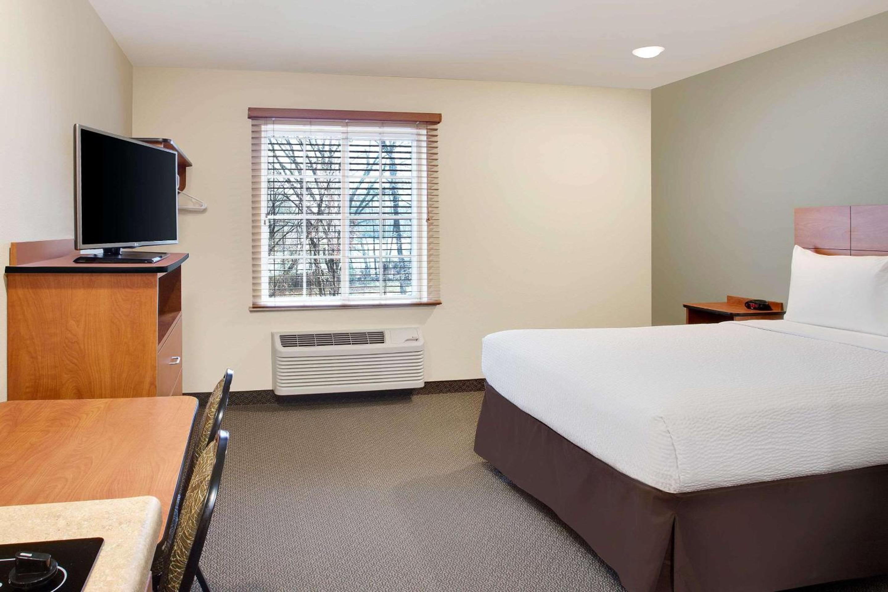 Queen Room - Accessible/Non Smoking photo 1