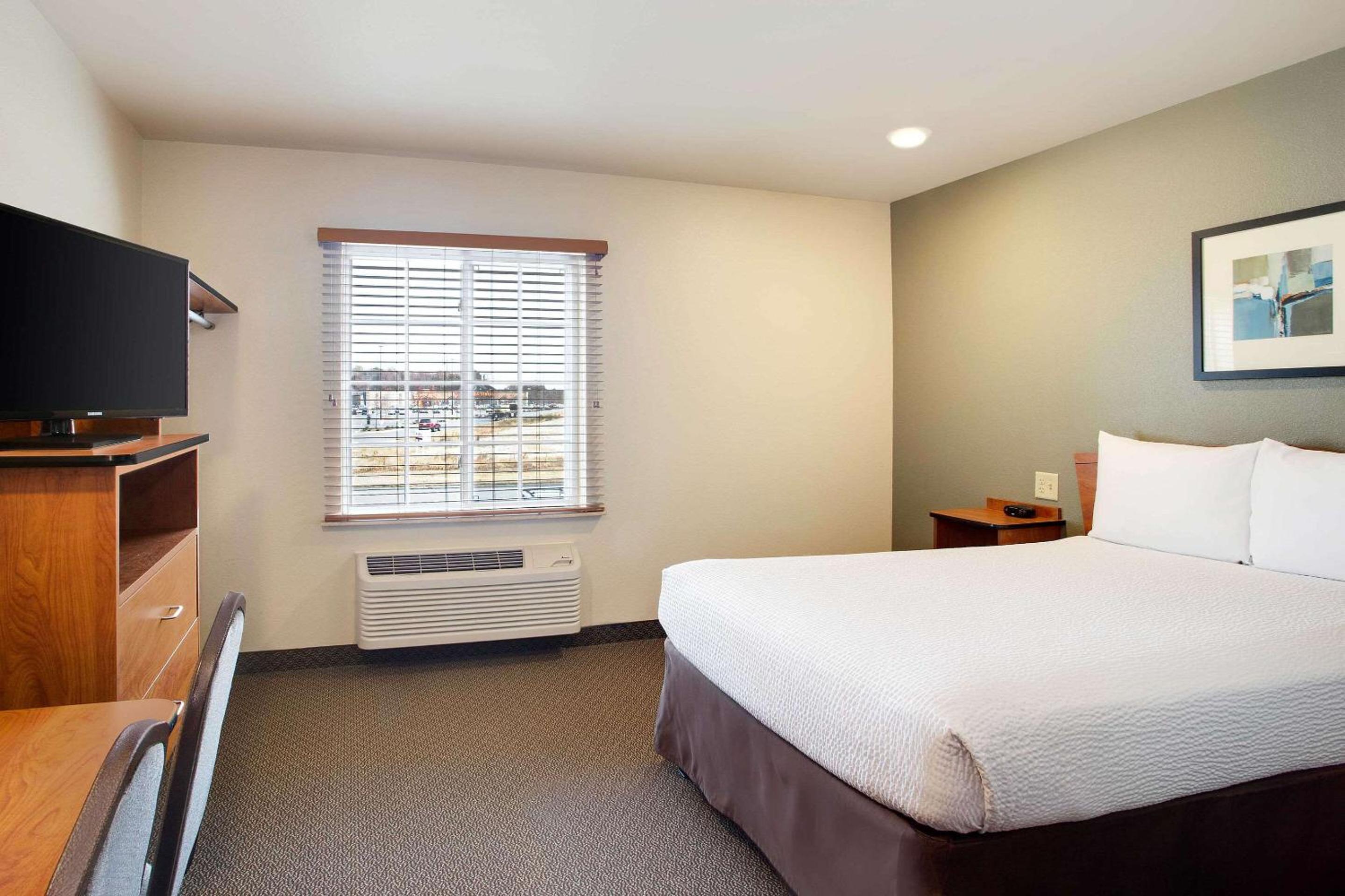 Queen Room - Accessible/Non Smoking photo 1