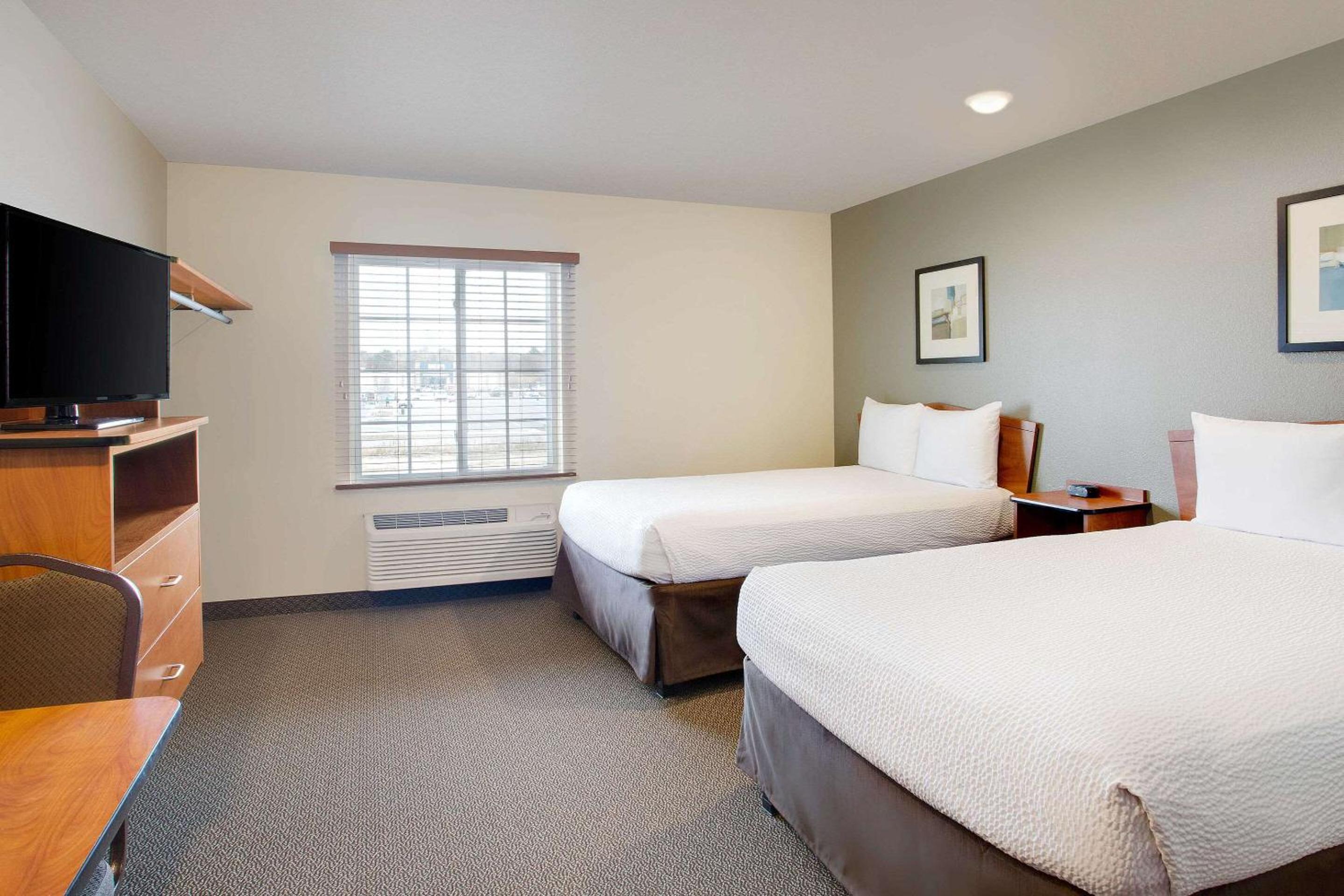 Queen Room with Two Queen Beds - Non Smoking photo 1