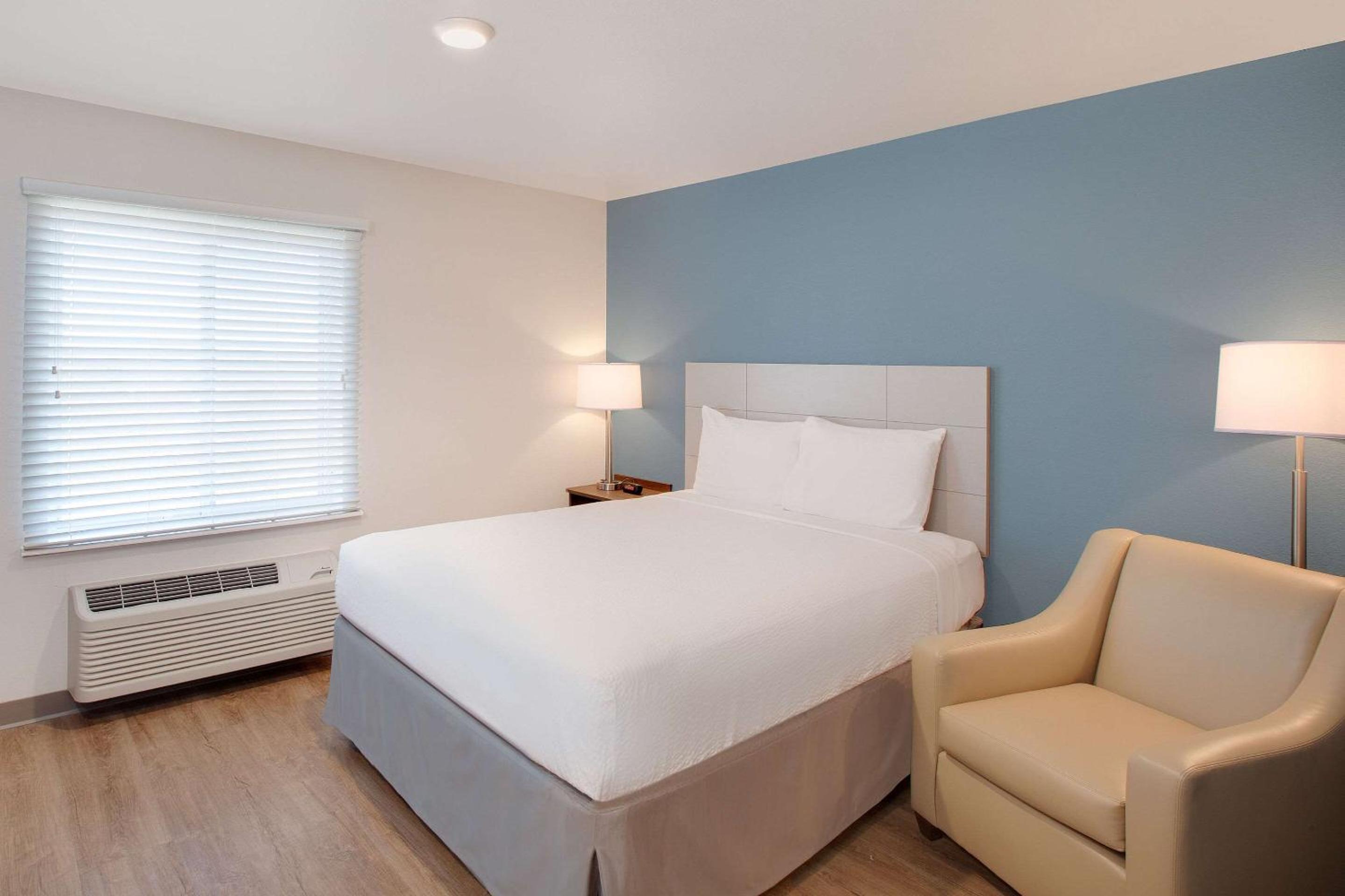 Queen Room  with Roll-In Shower - Disability Access/Non-Smoking photo 1