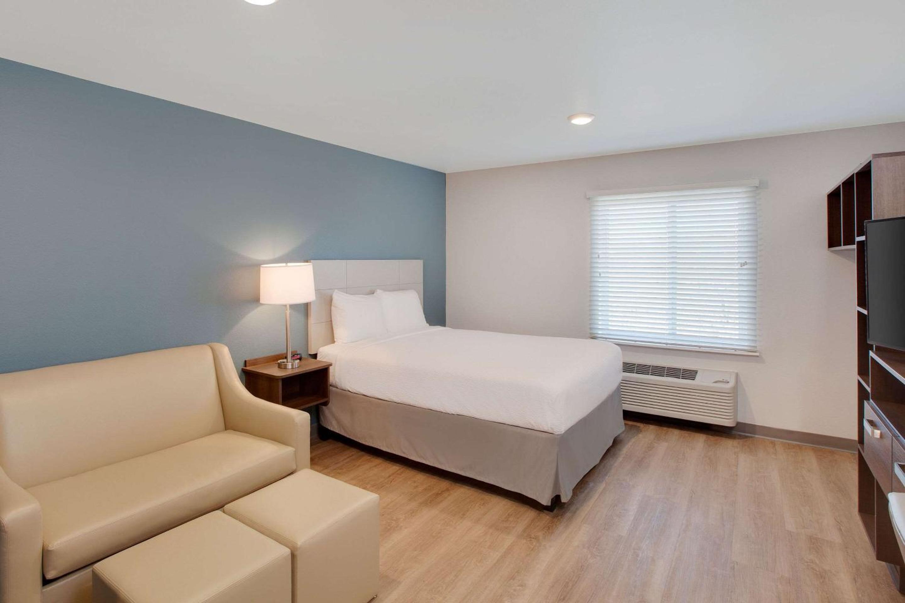 Queen Room with Sofa Bed - Disability Access/Non-Smoking photo 1