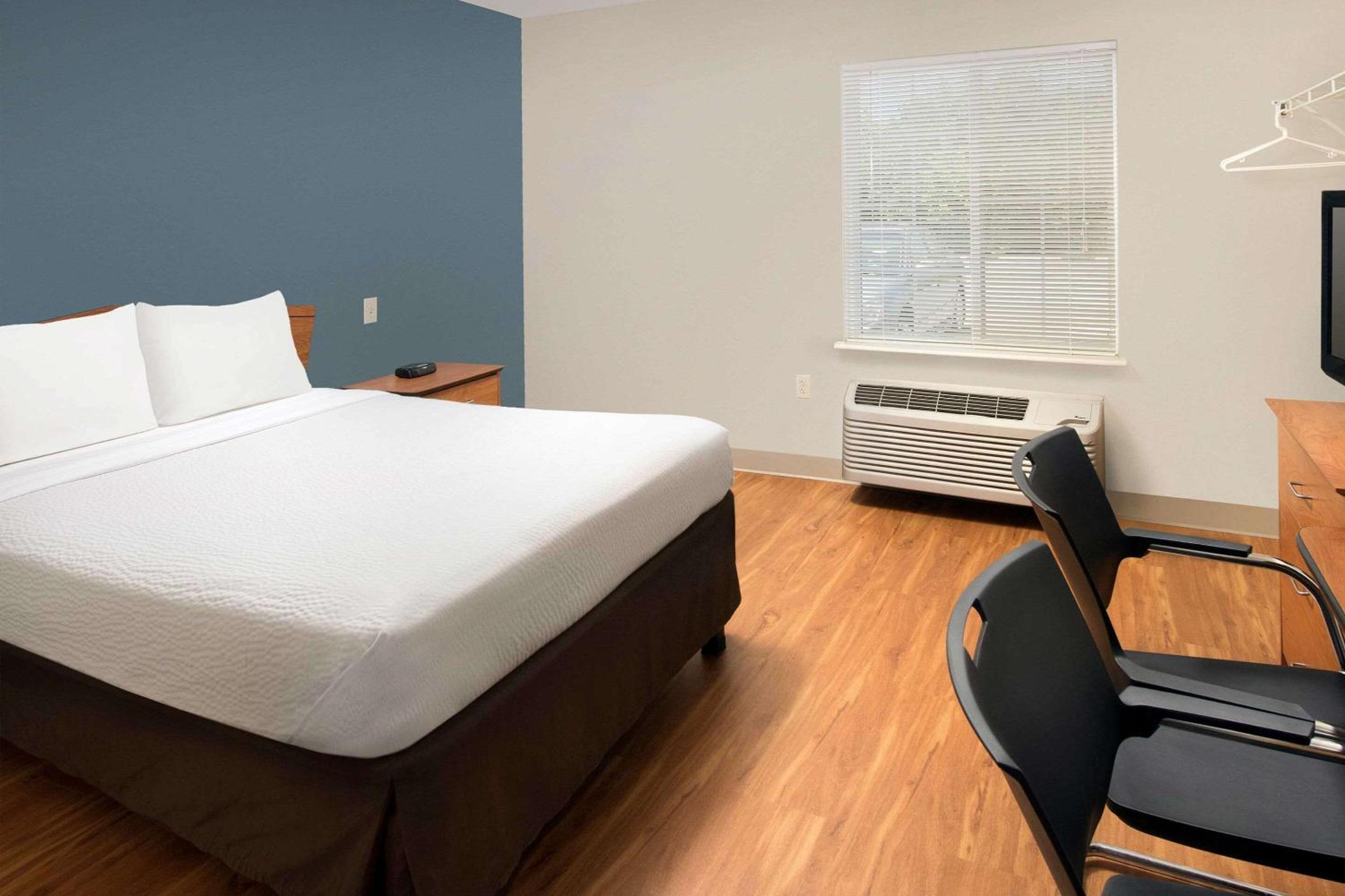 Queen Room - Accessible/Non-Smoking