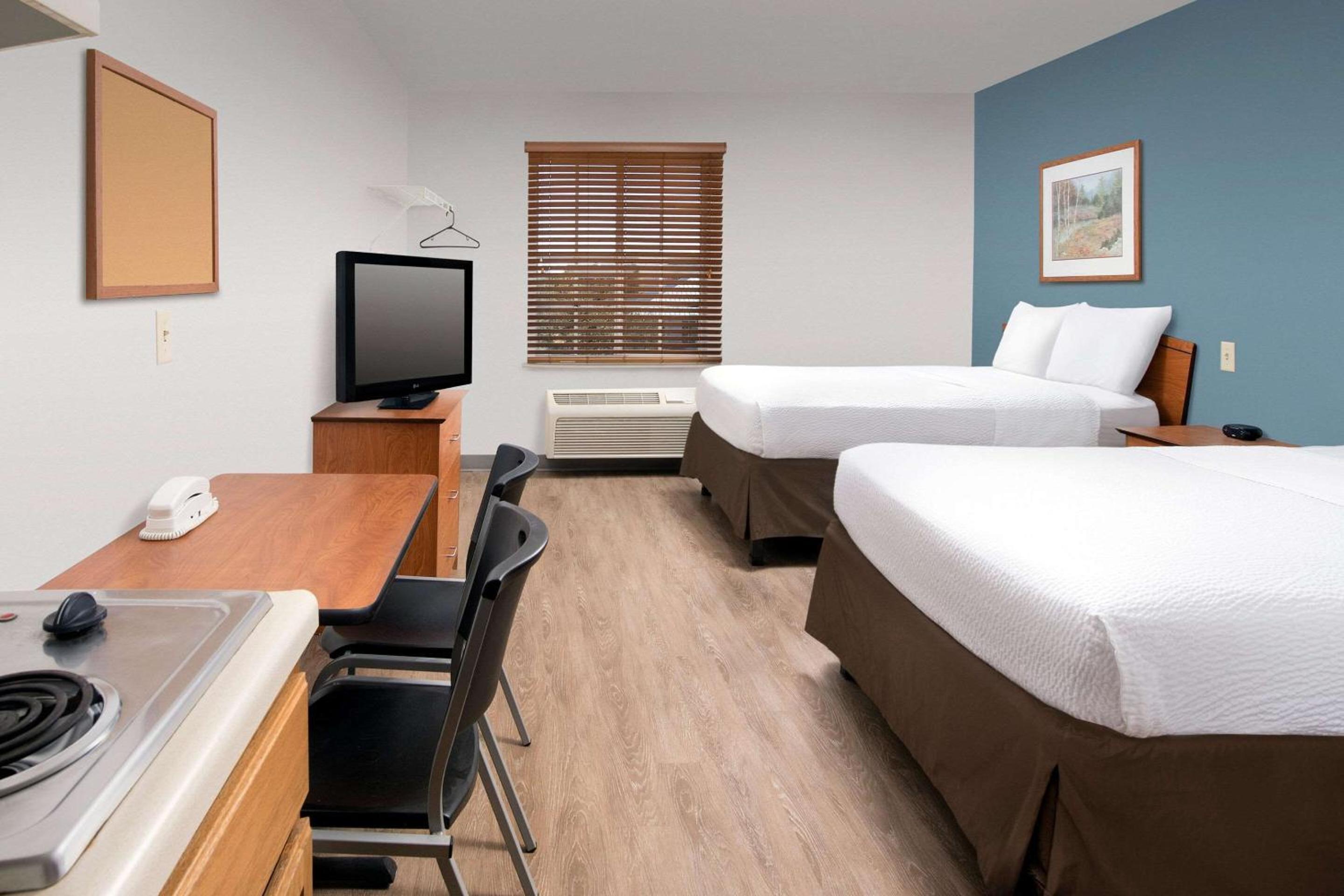 Double Room with Two Double Beds - Non-Smoking - Photo 2