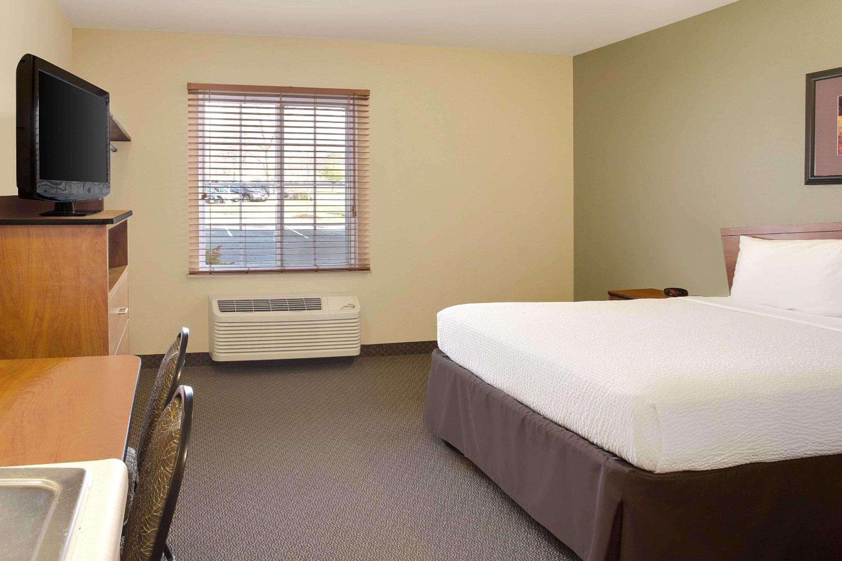 Queen Room - Disability Access/Smoking