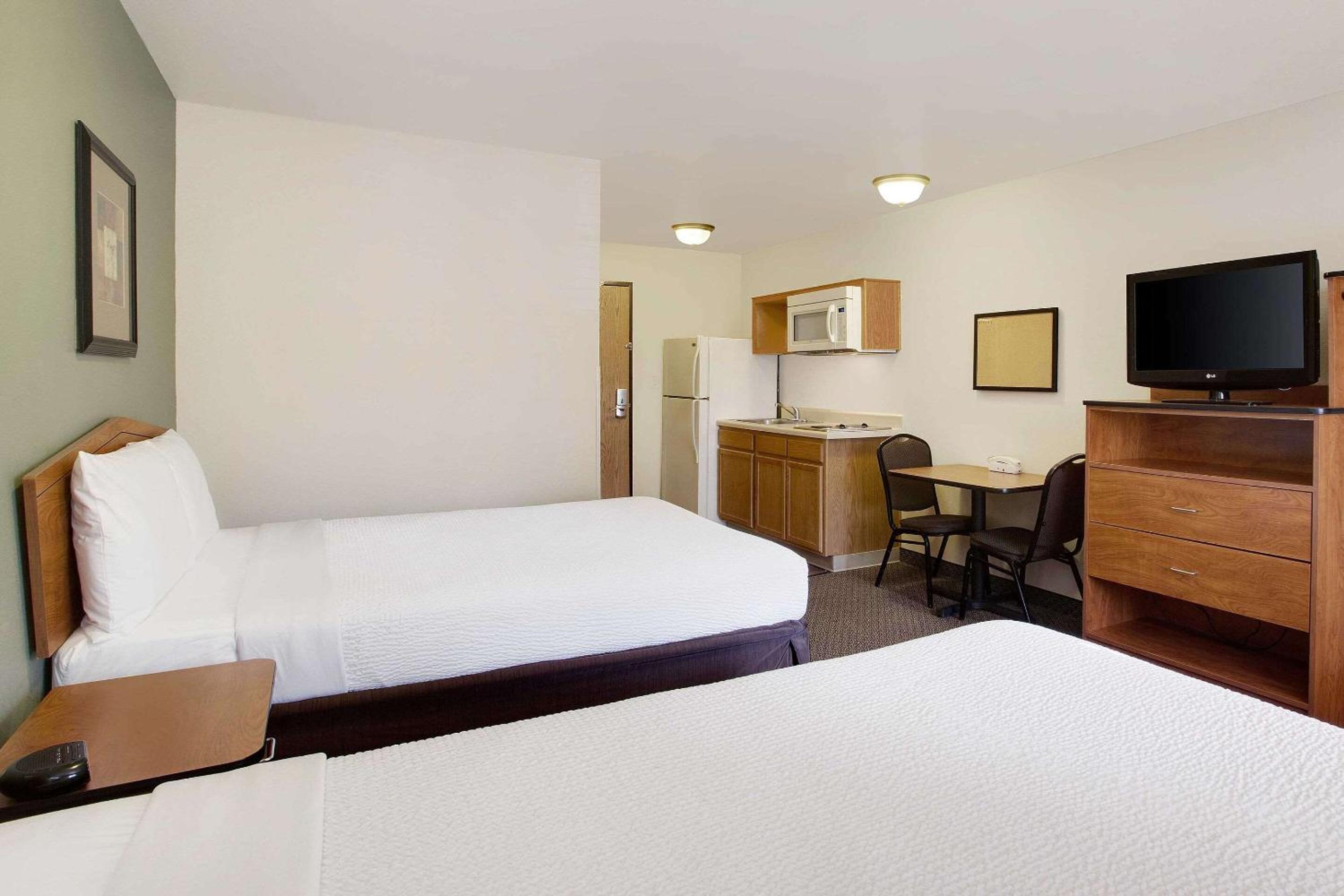 Queen Room with Two Queen Beds - Smoking