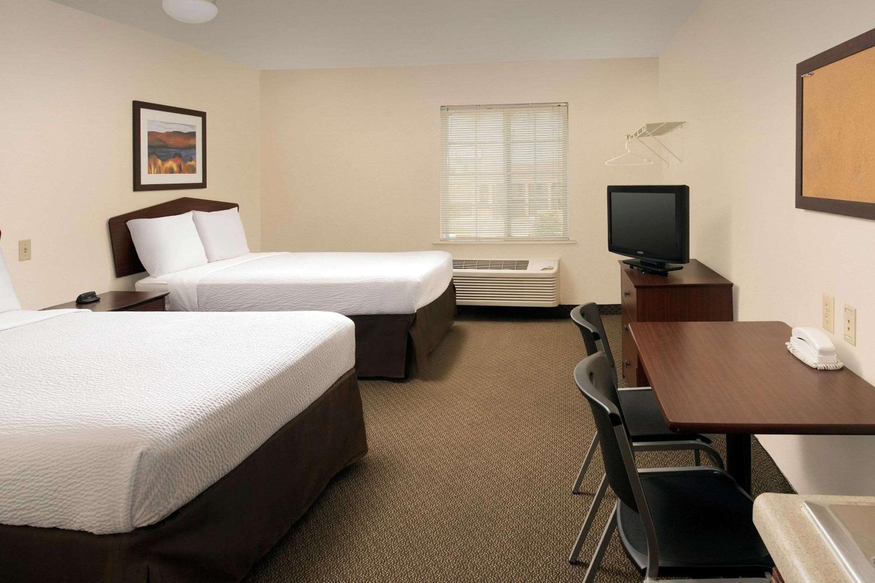 Double Room with Two Double Beds - Smoking - Photo 1