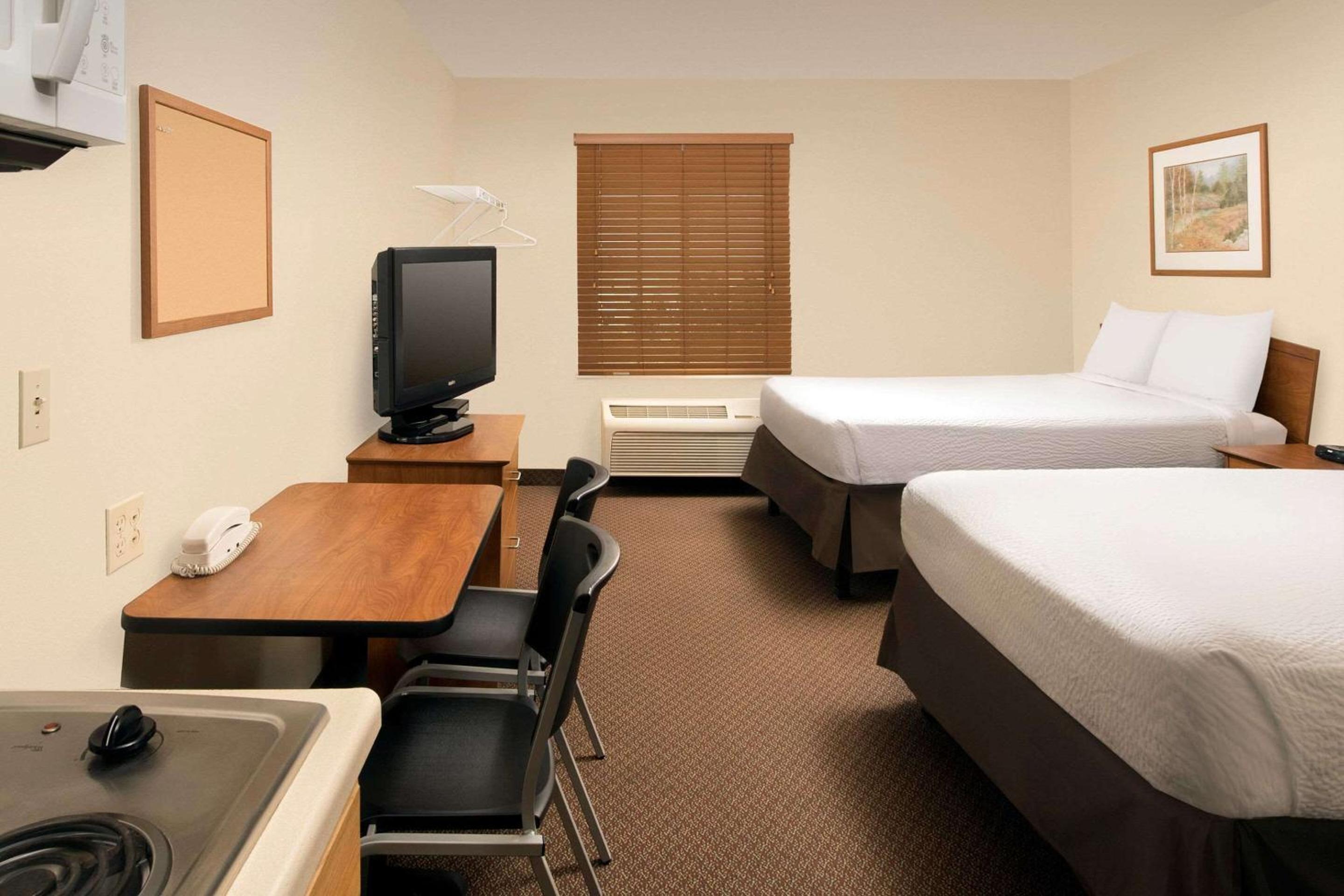 Double Room with Two Double Beds - Smoking photo 3