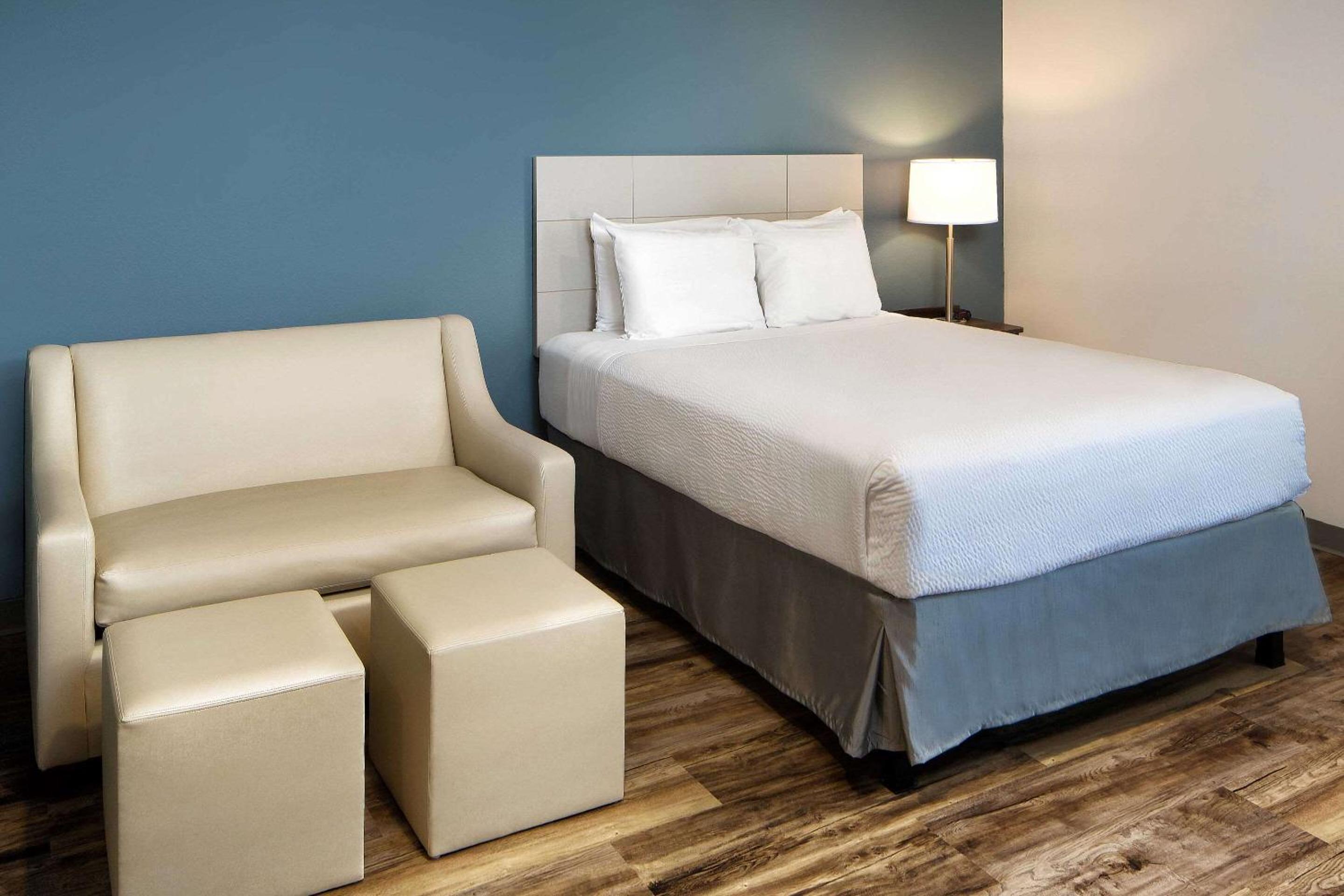 Queen Room with Sofa Bed - Non-Smoking
