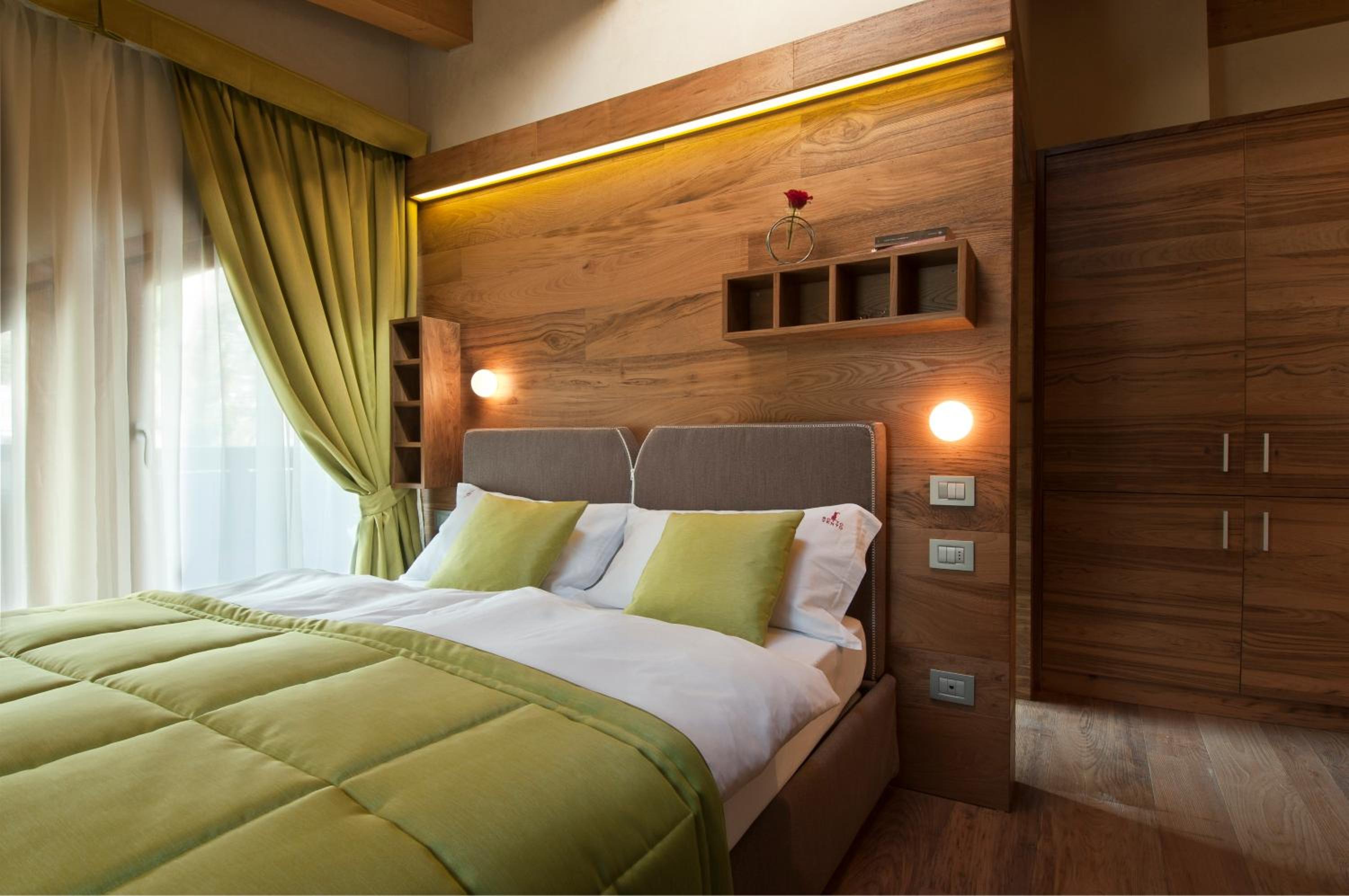 Deluxe Suite with Balcony - Photo 6