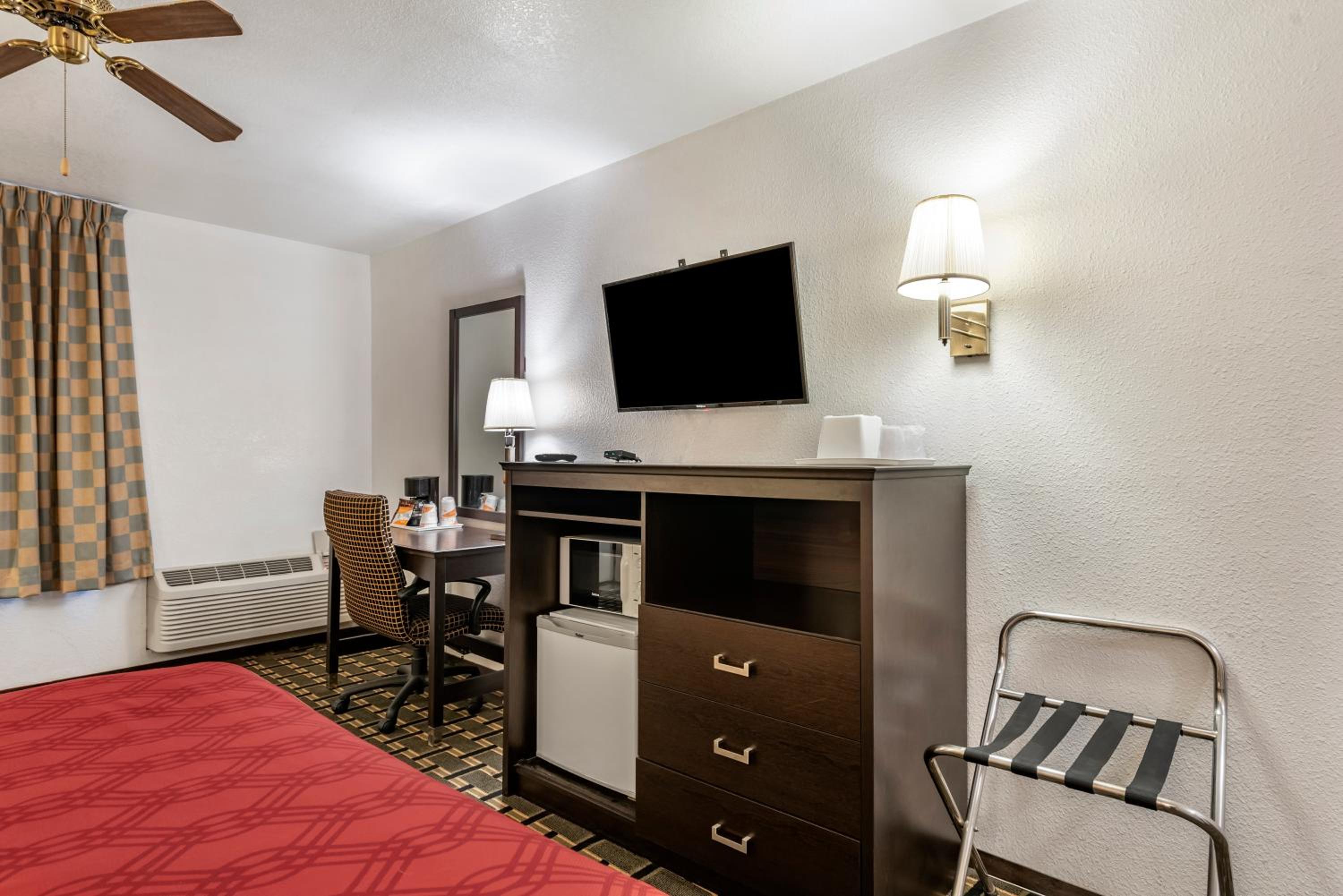Standard King Room - Non-Smoking  photo 3