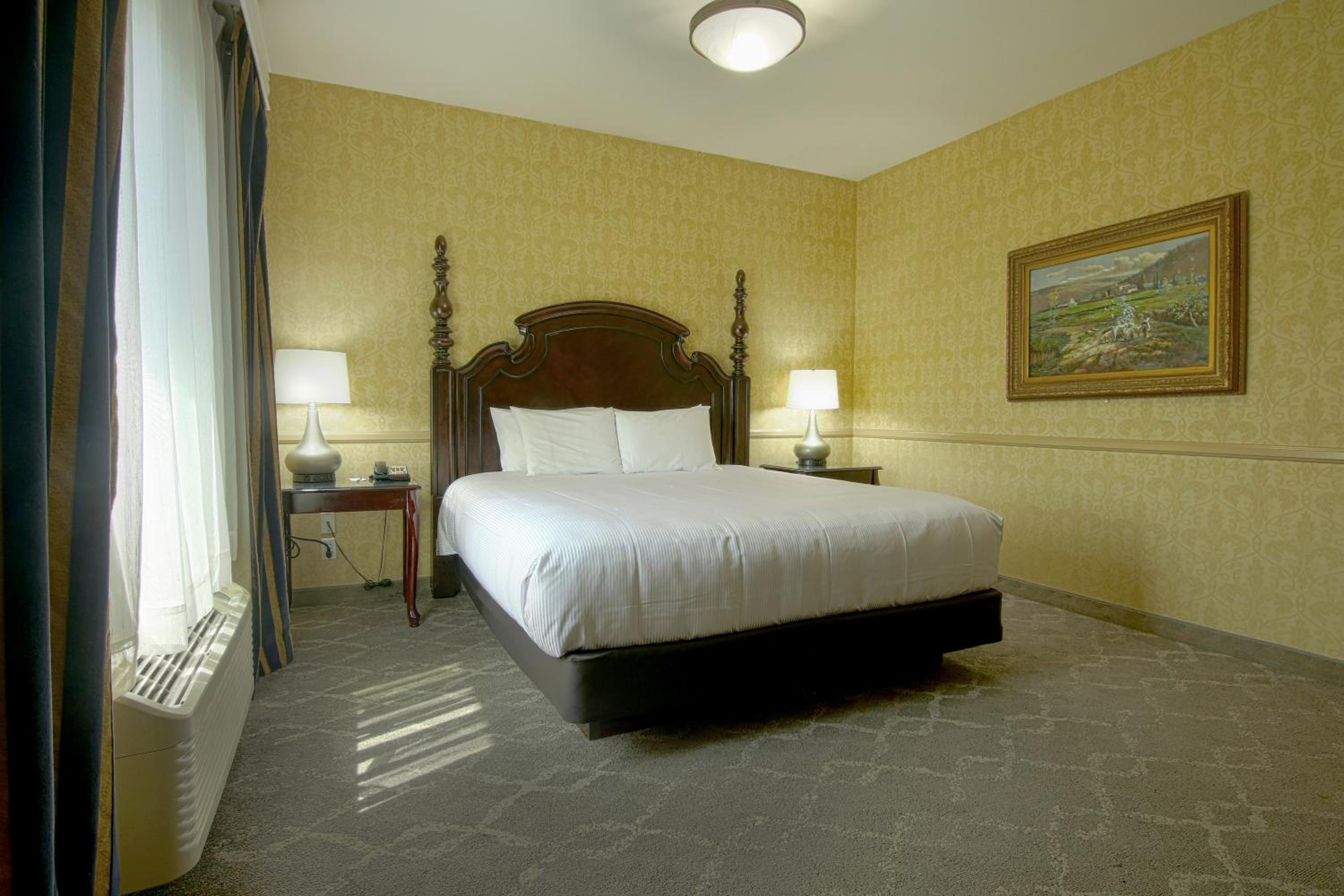 One-Bedroom King Suite - Non-Smoking - Photo 4