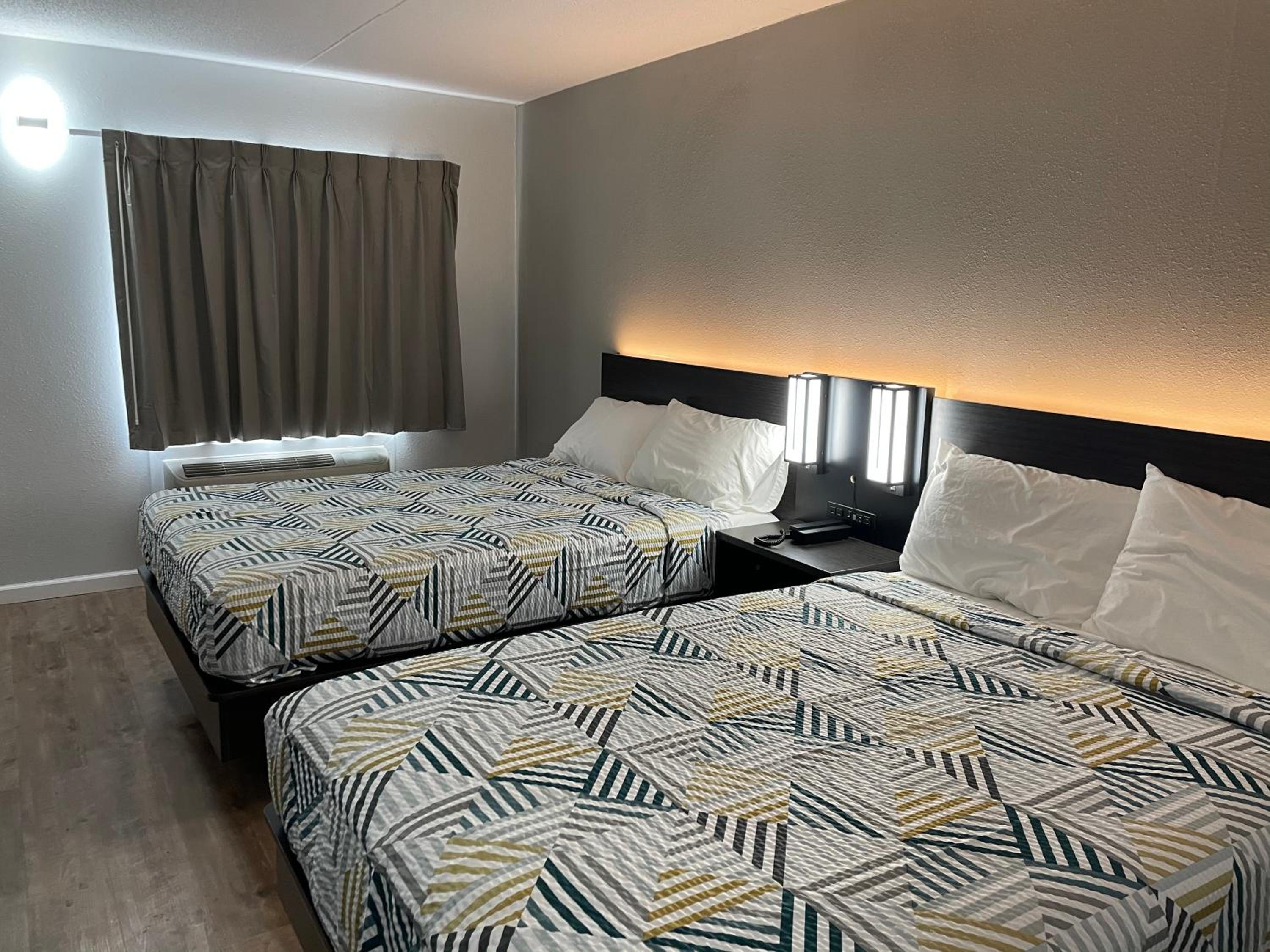 Quadruple Room - Non-Smoking - Photo 3
