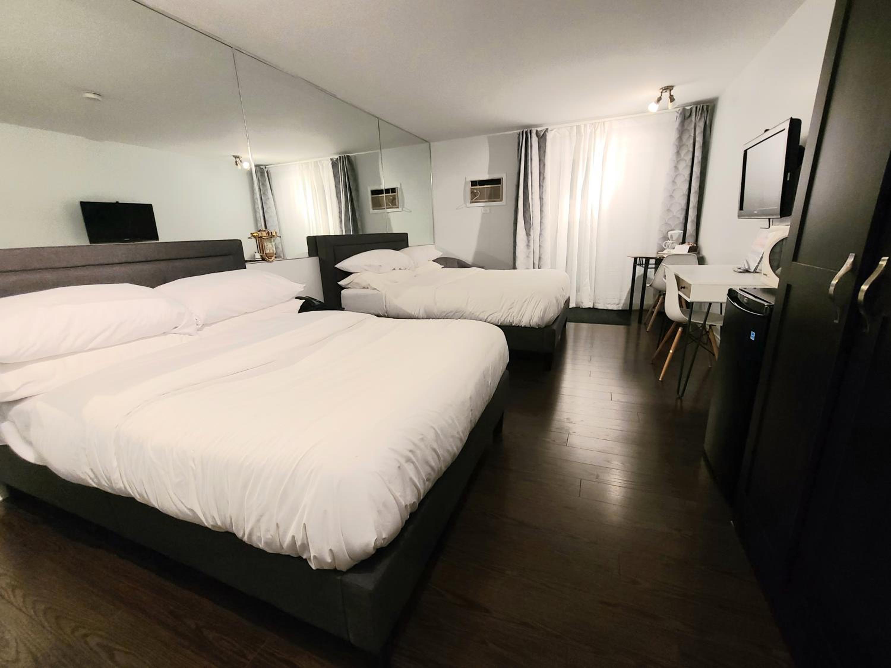 Deluxe Queen Room - Photo 1