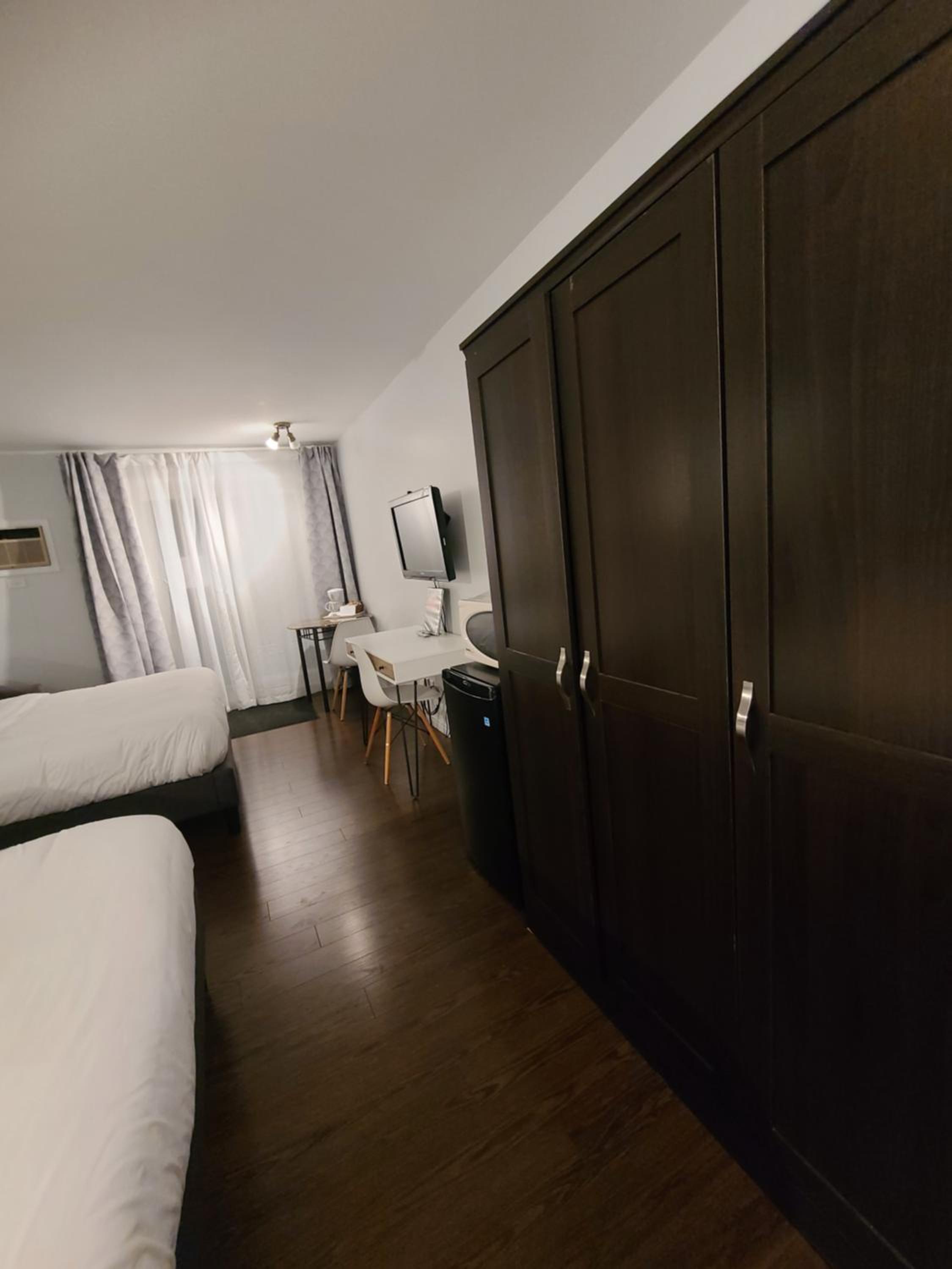 Deluxe Queen Room - Photo 3