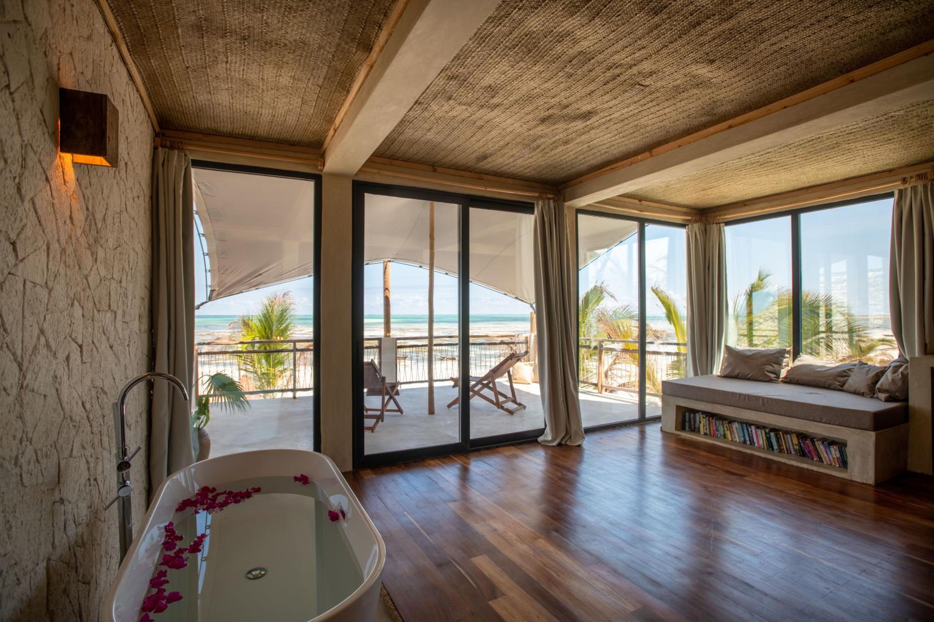 Deluxe Double Room with Balcony and Sea View photo 3