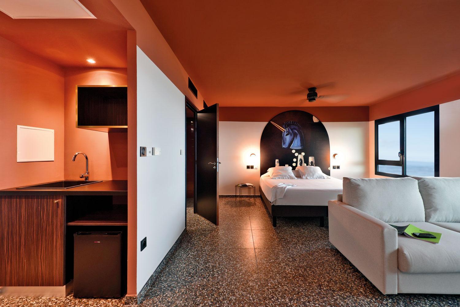 Dina Lounge - Photo 1