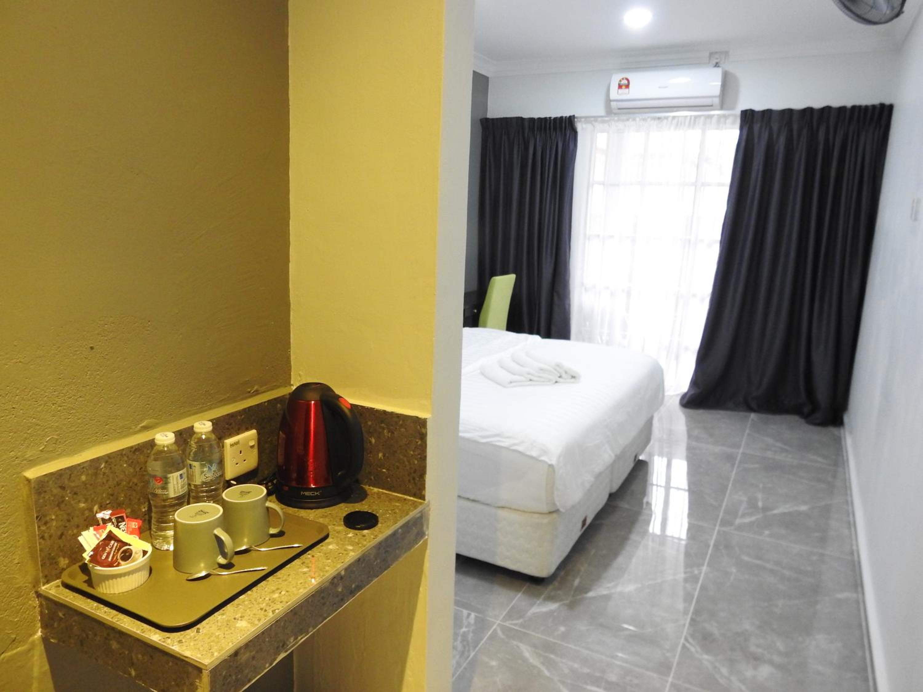 Deluxe Double Room with Balcony photo 3