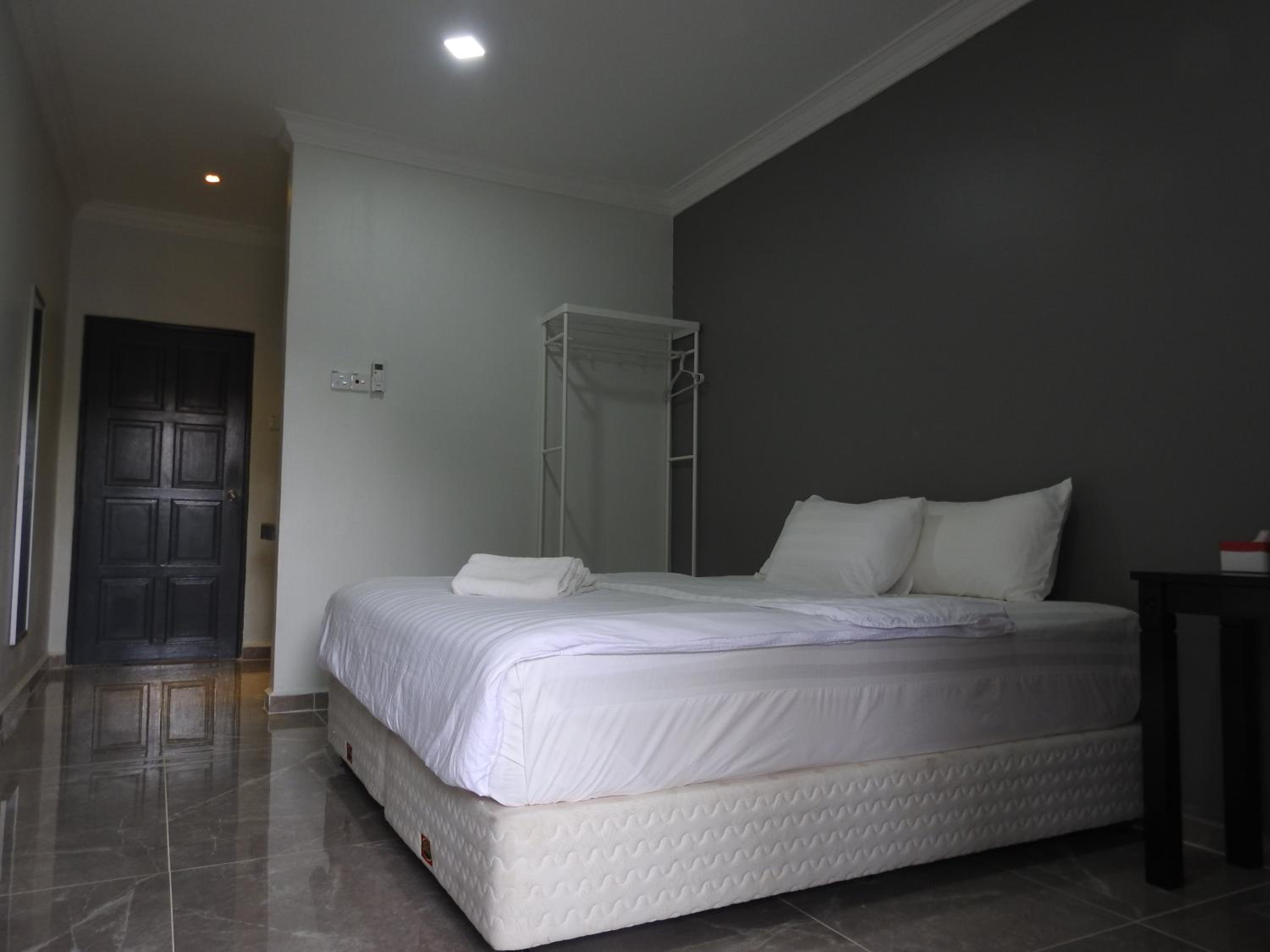Deluxe Double Room with Balcony photo 2