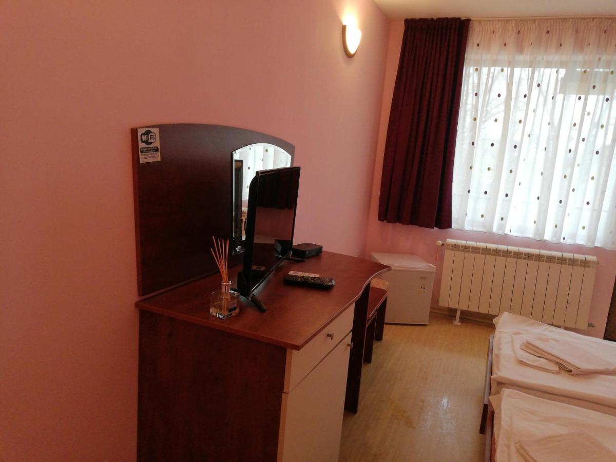 Standard Twin Room photo 2