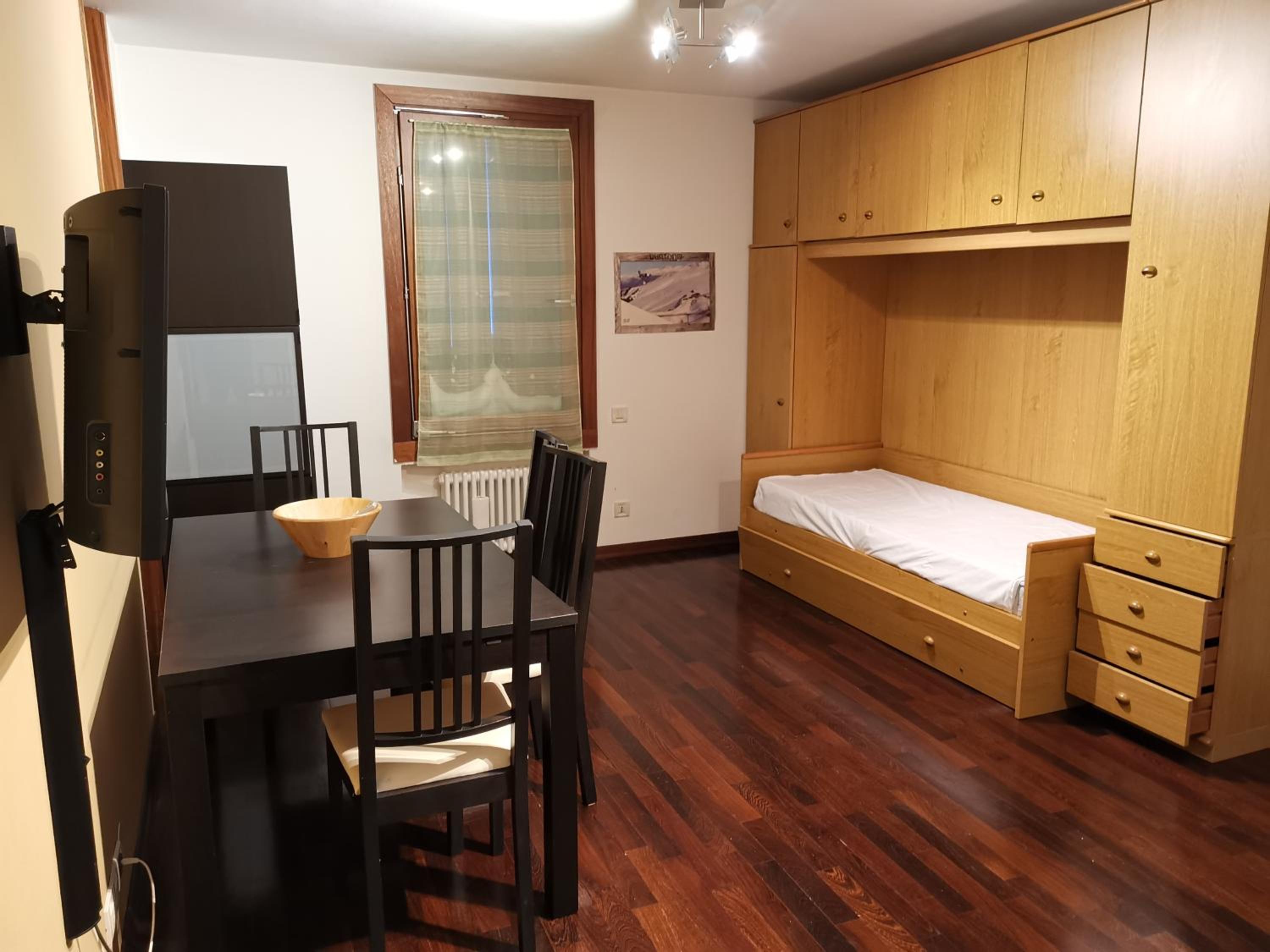 One-Bedroom Apartment photo 1