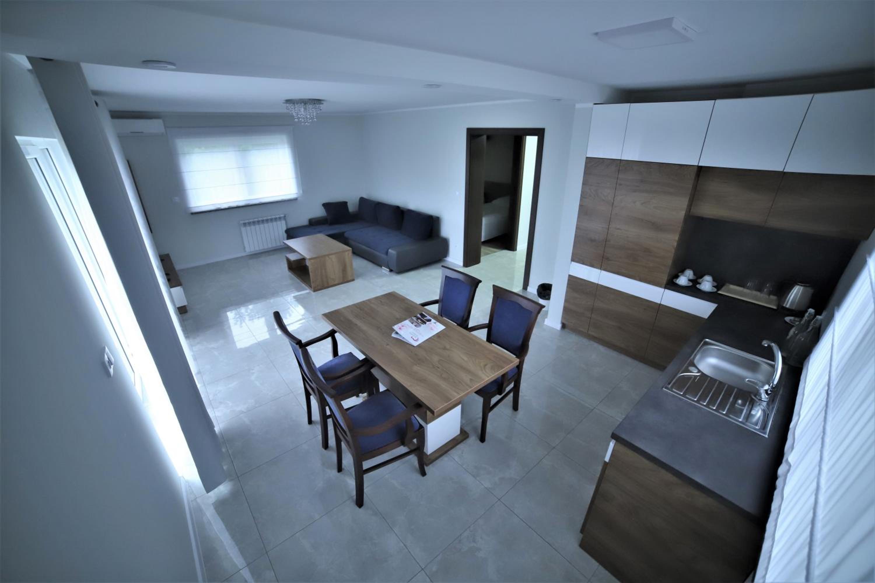 Apartment with Terrace - Photo 4
