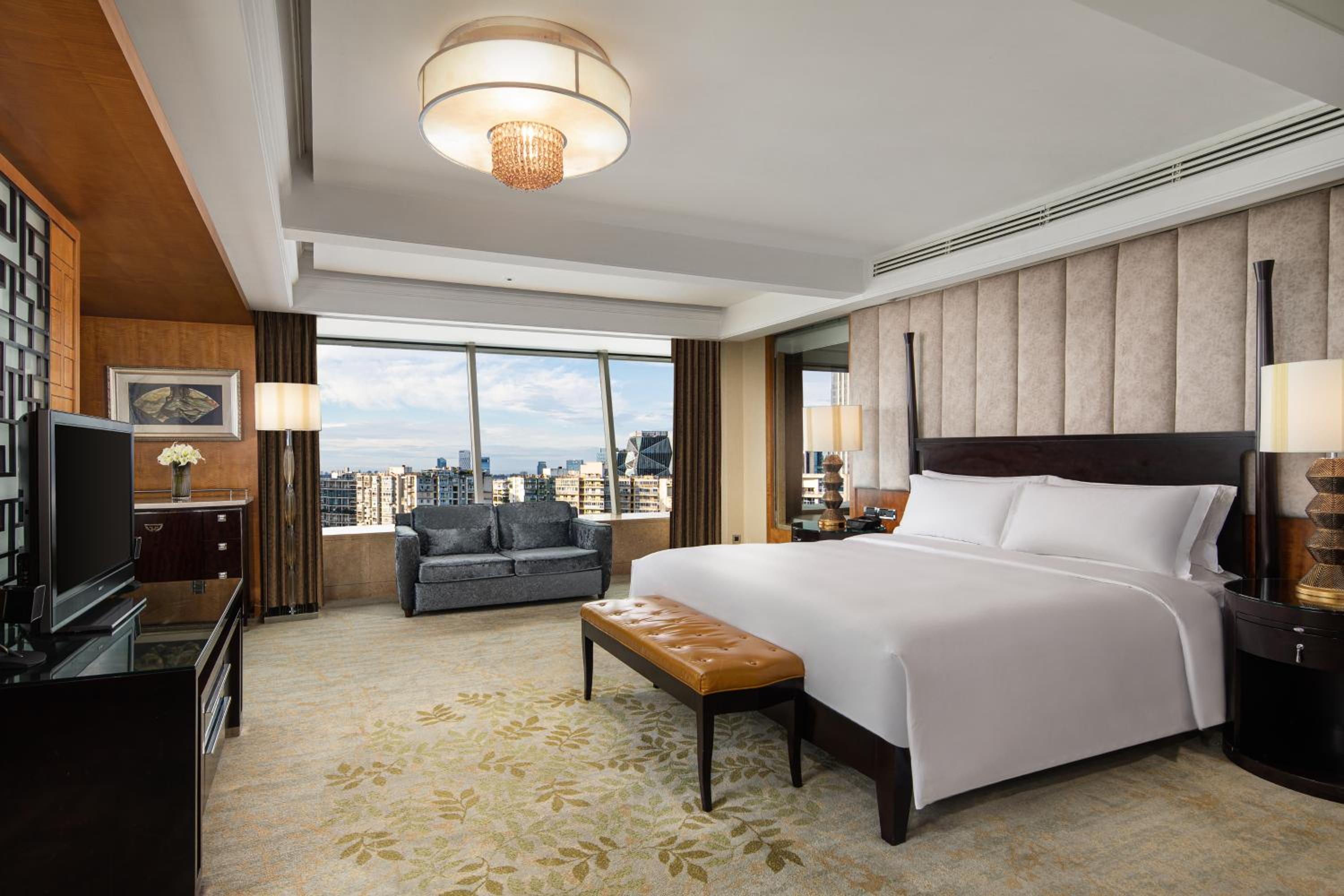 Junior King Suite - Club Lounge Access - Photo 1