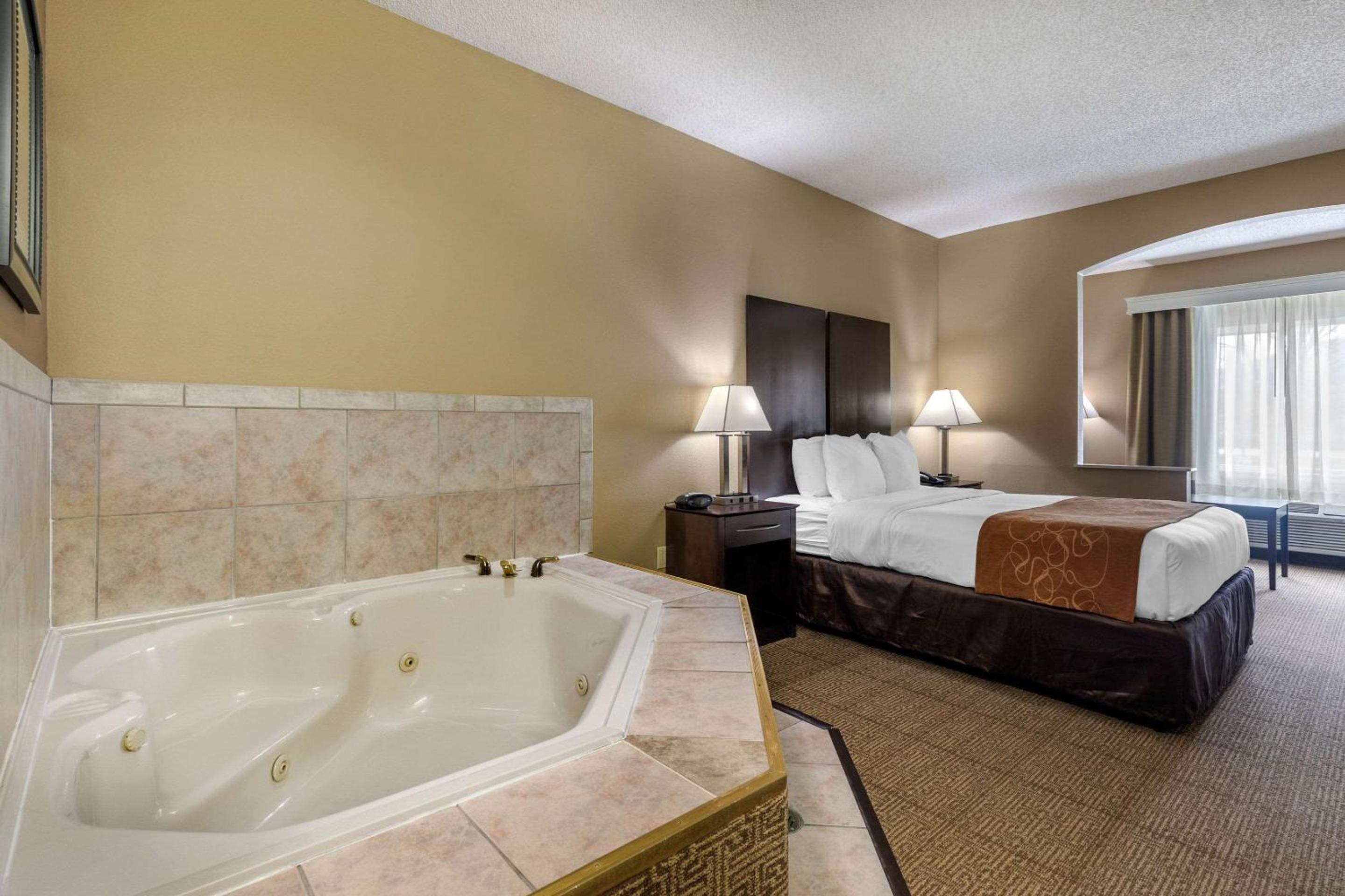 King Room - Accessible/Non-Smoking photo 2