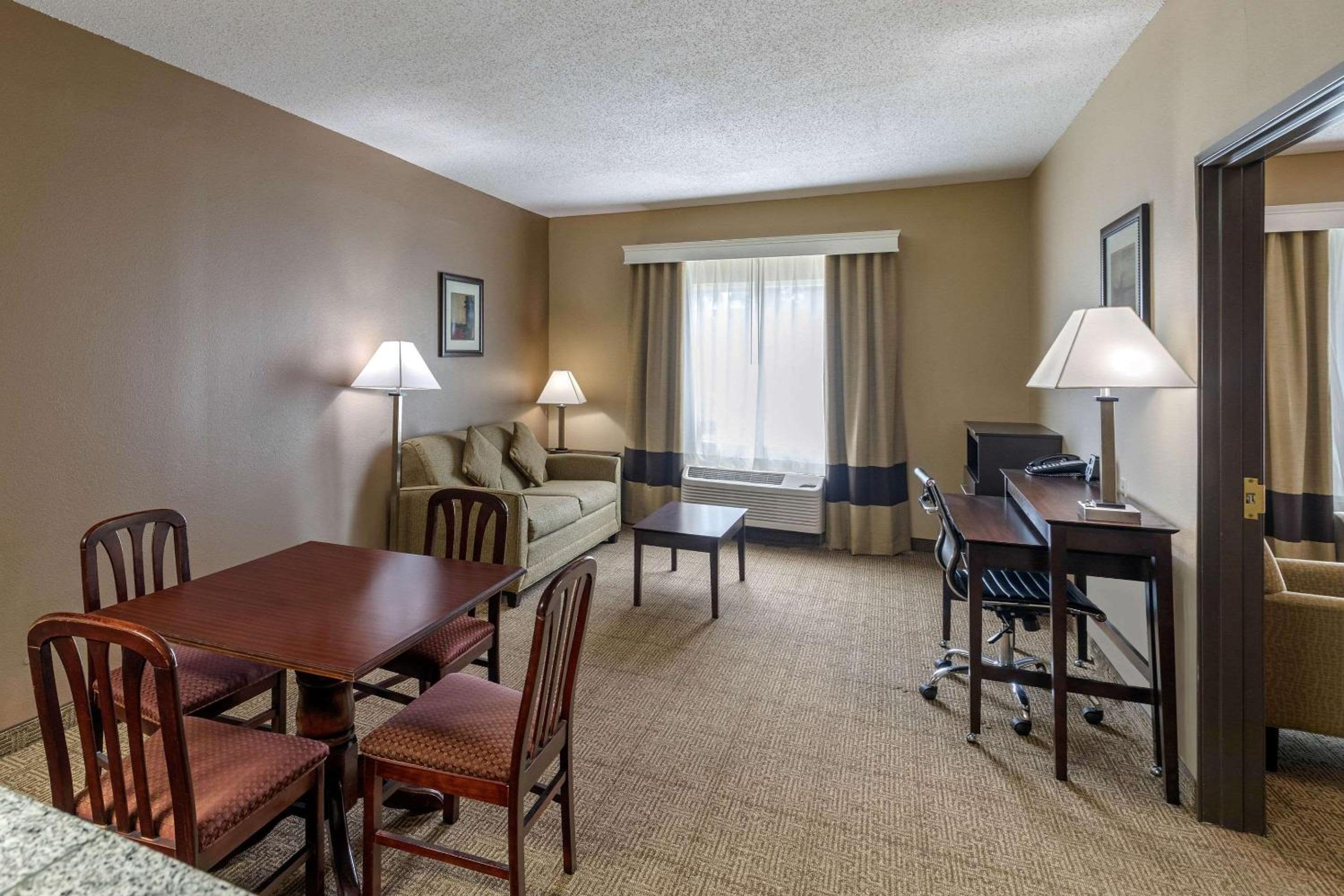 One-Bedroom Suite - Photo 1
