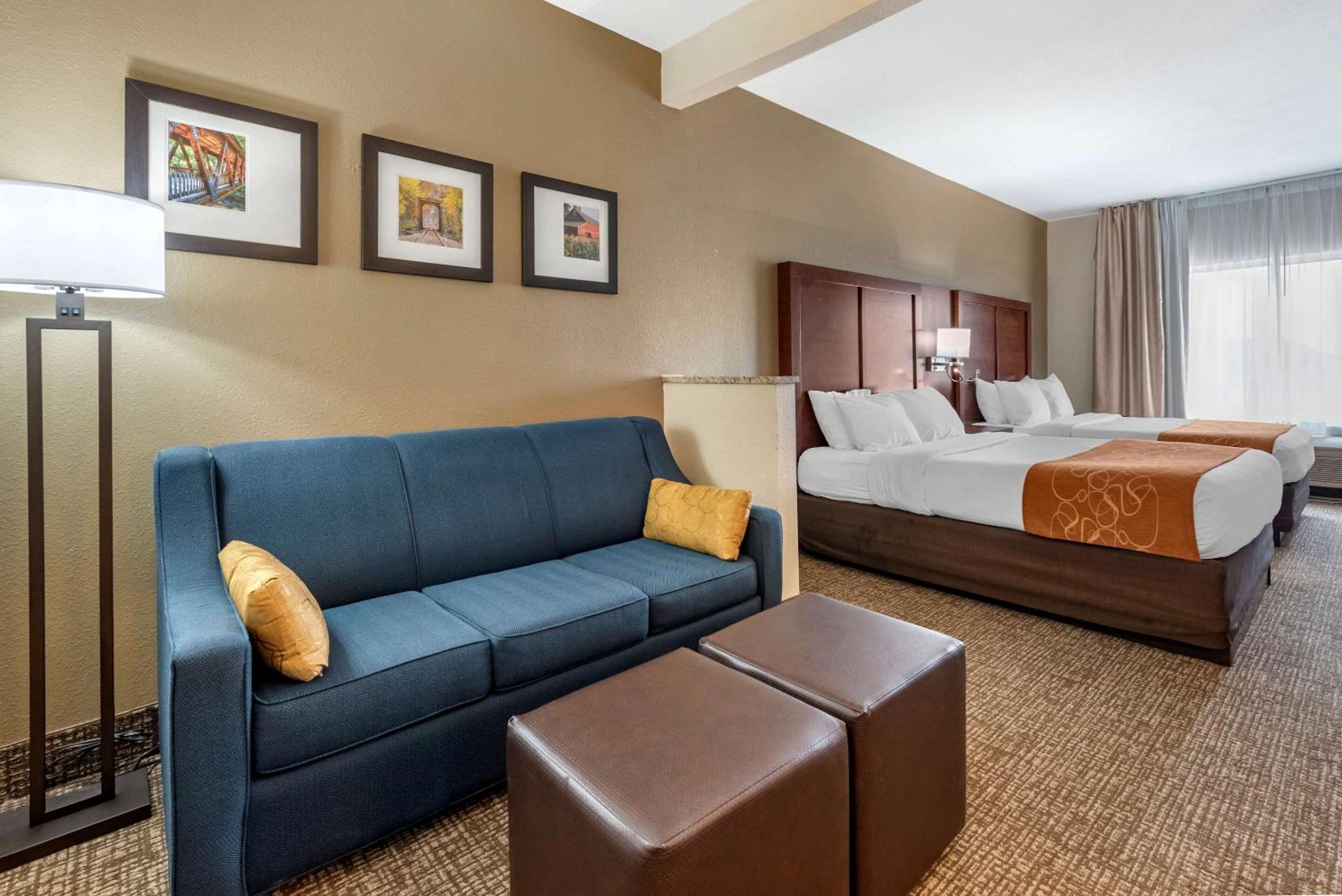 Queen Suite with Two Queen Beds - Non-Smoking - Photo 1