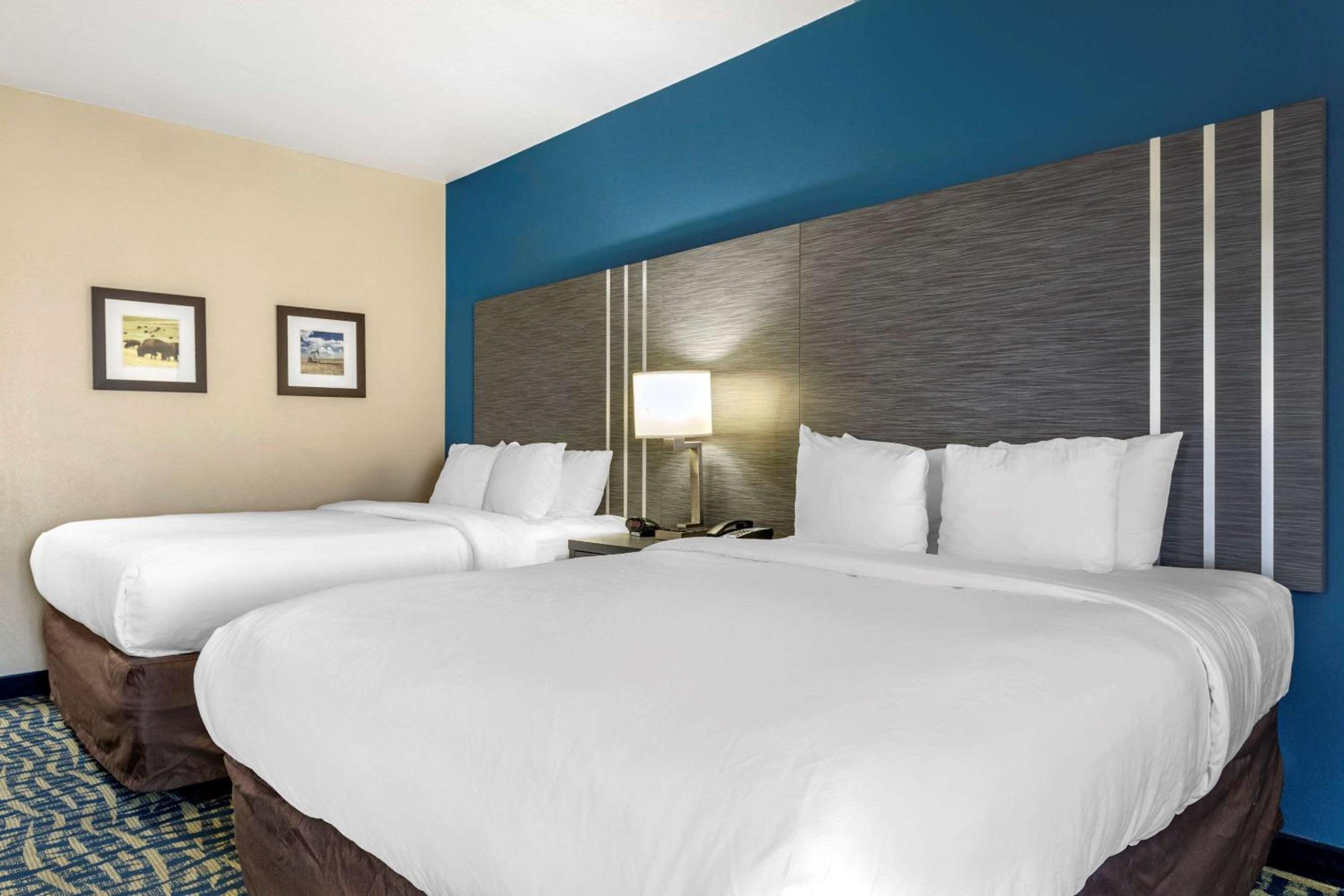Queen Suite with Two Queen Beds - Non-Smoking - Photo 1