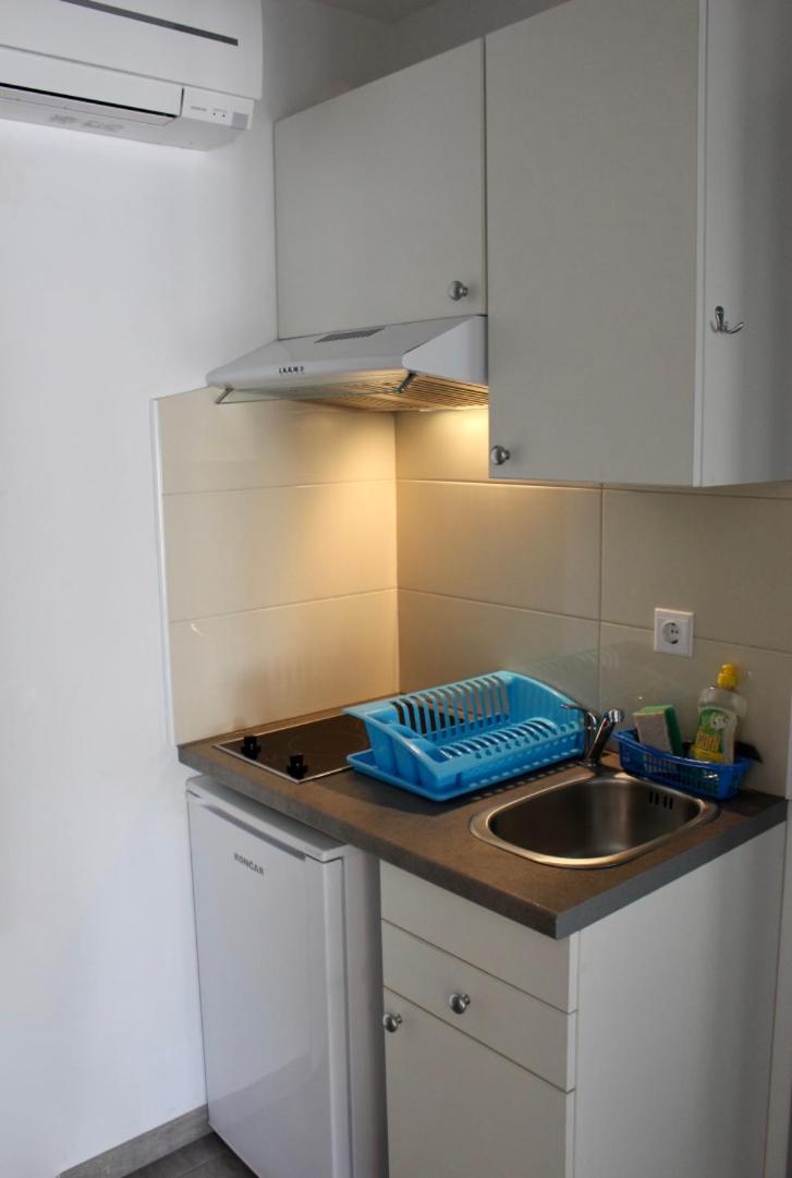 Apartment with Terrace - Photo 9