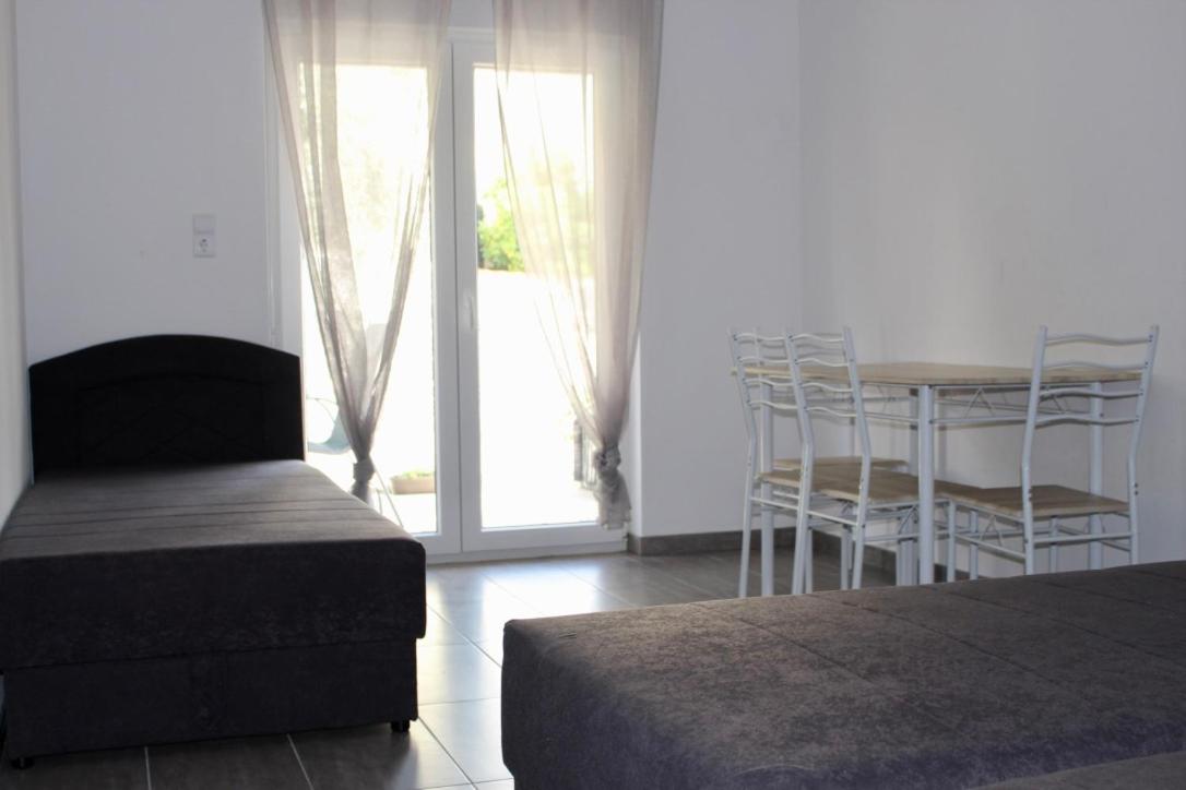 Apartment with Terrace - Photo 2