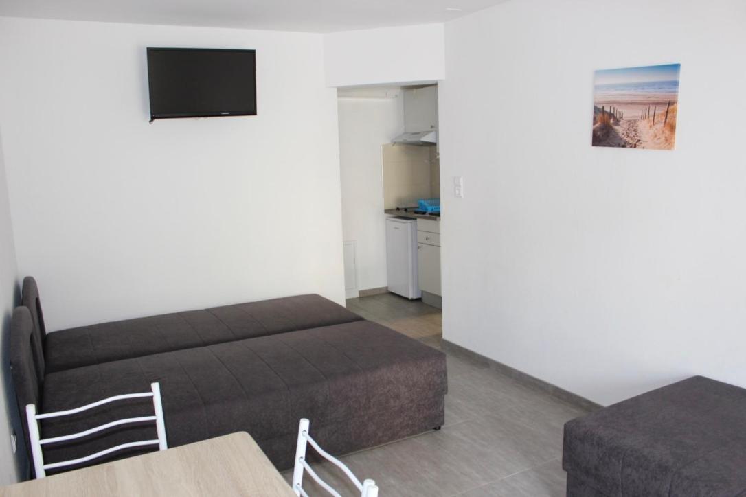 Apartment with Terrace - Photo 3