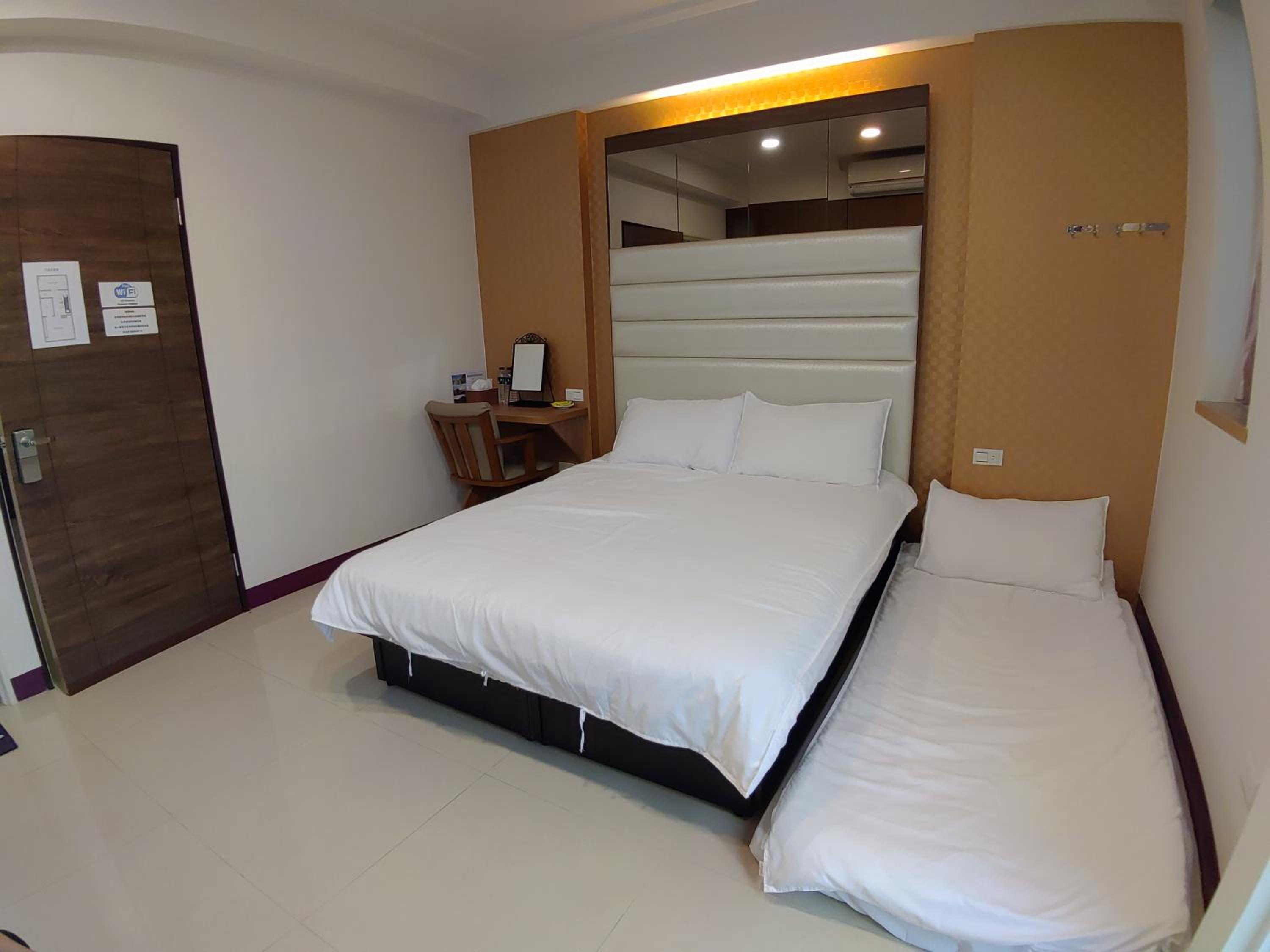 Deluxe Double Room with Shower