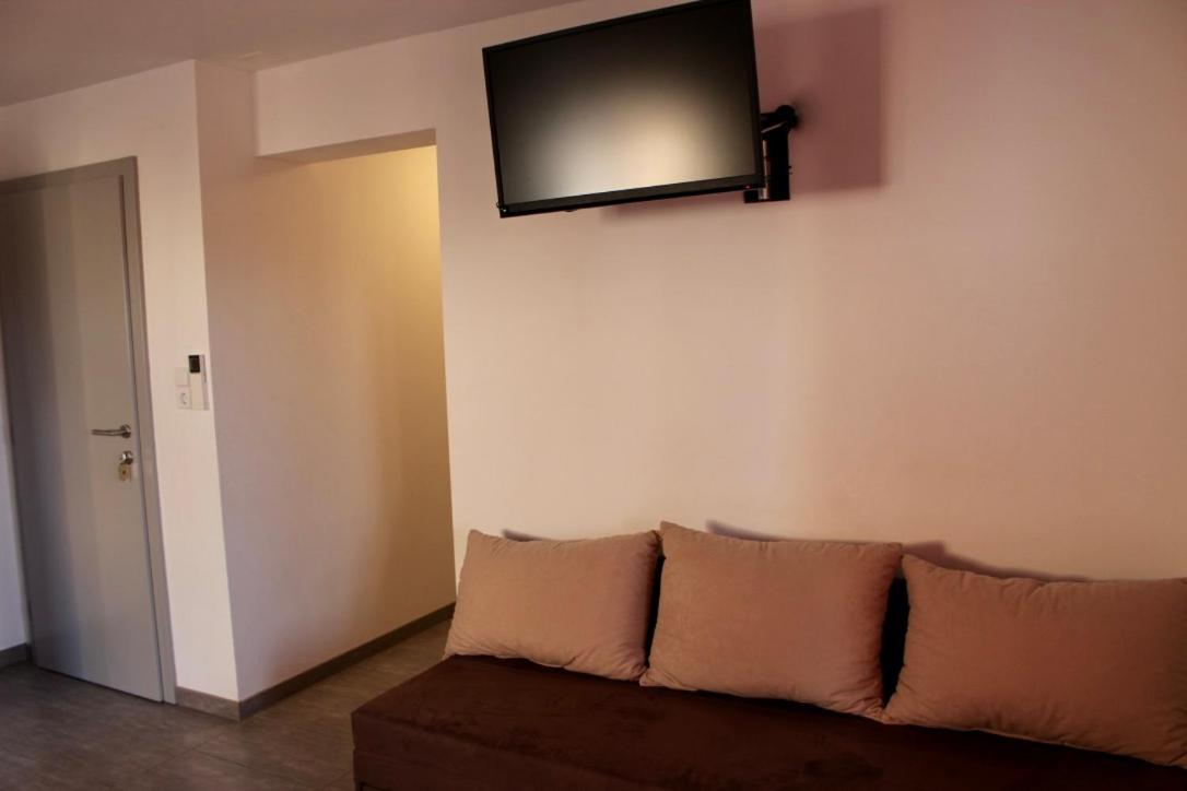 Apartment with Balcony - Photo 6