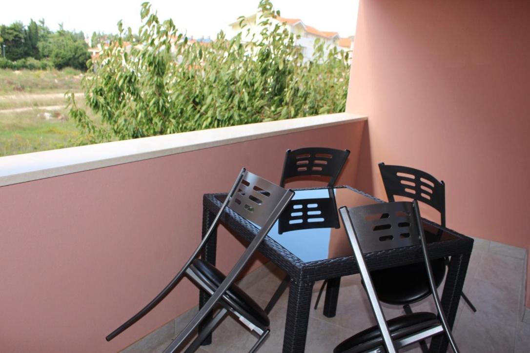 Apartment with Balcony - Photo 7