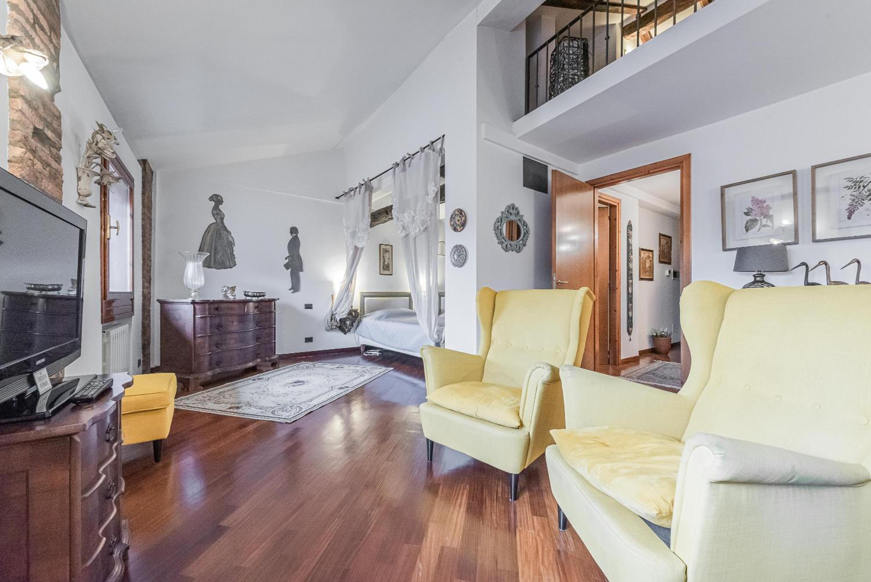 Spacious Room without kitchen