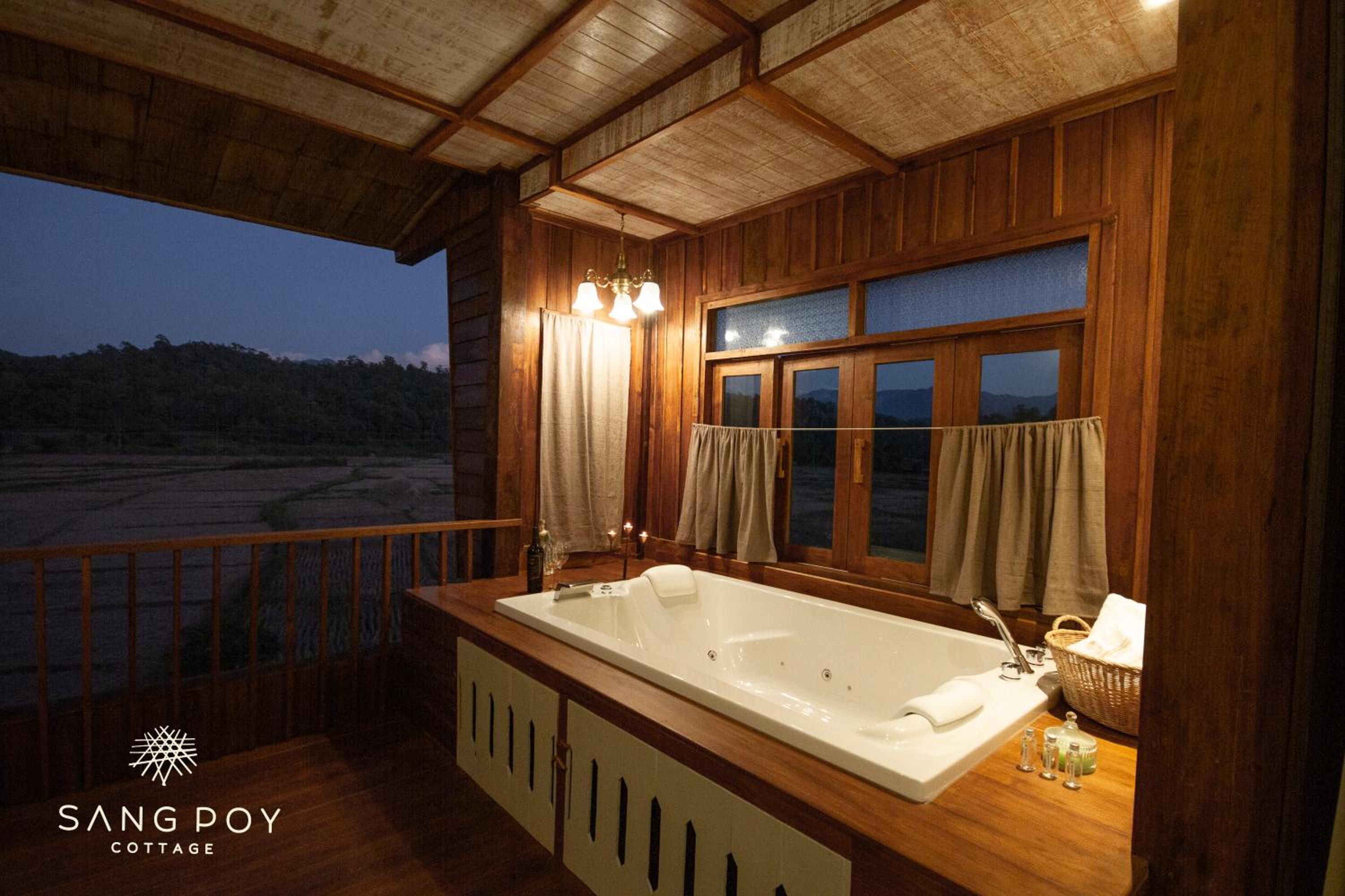 King Room with Spa Bath - Photo 8