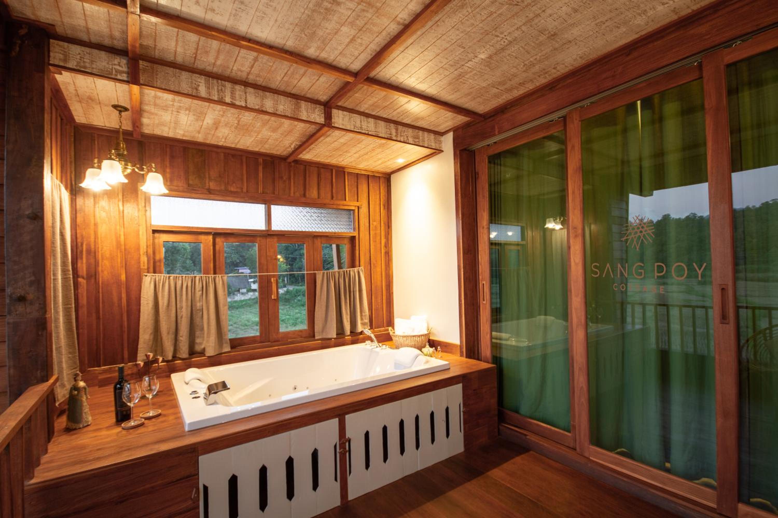 King Room with Spa Bath - Photo 9